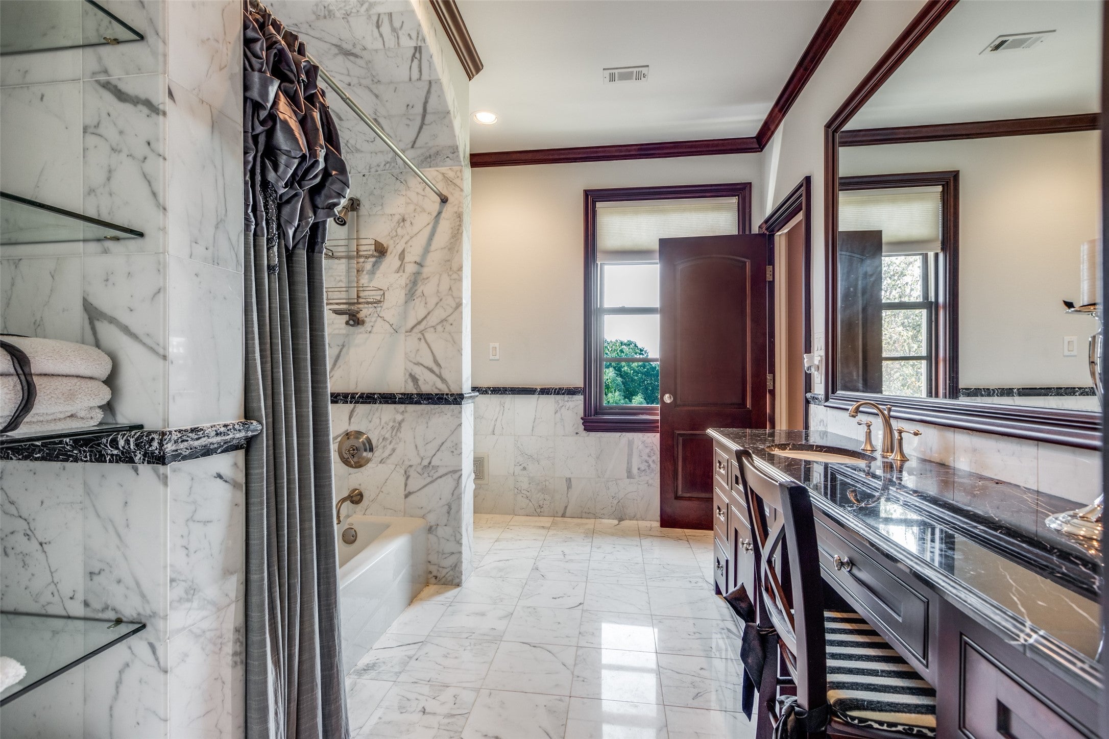Pilot Point, Texas, 76258, United States, 6 Bedrooms Bedrooms, ,8 BathroomsBathrooms,Residential,Active,1953394