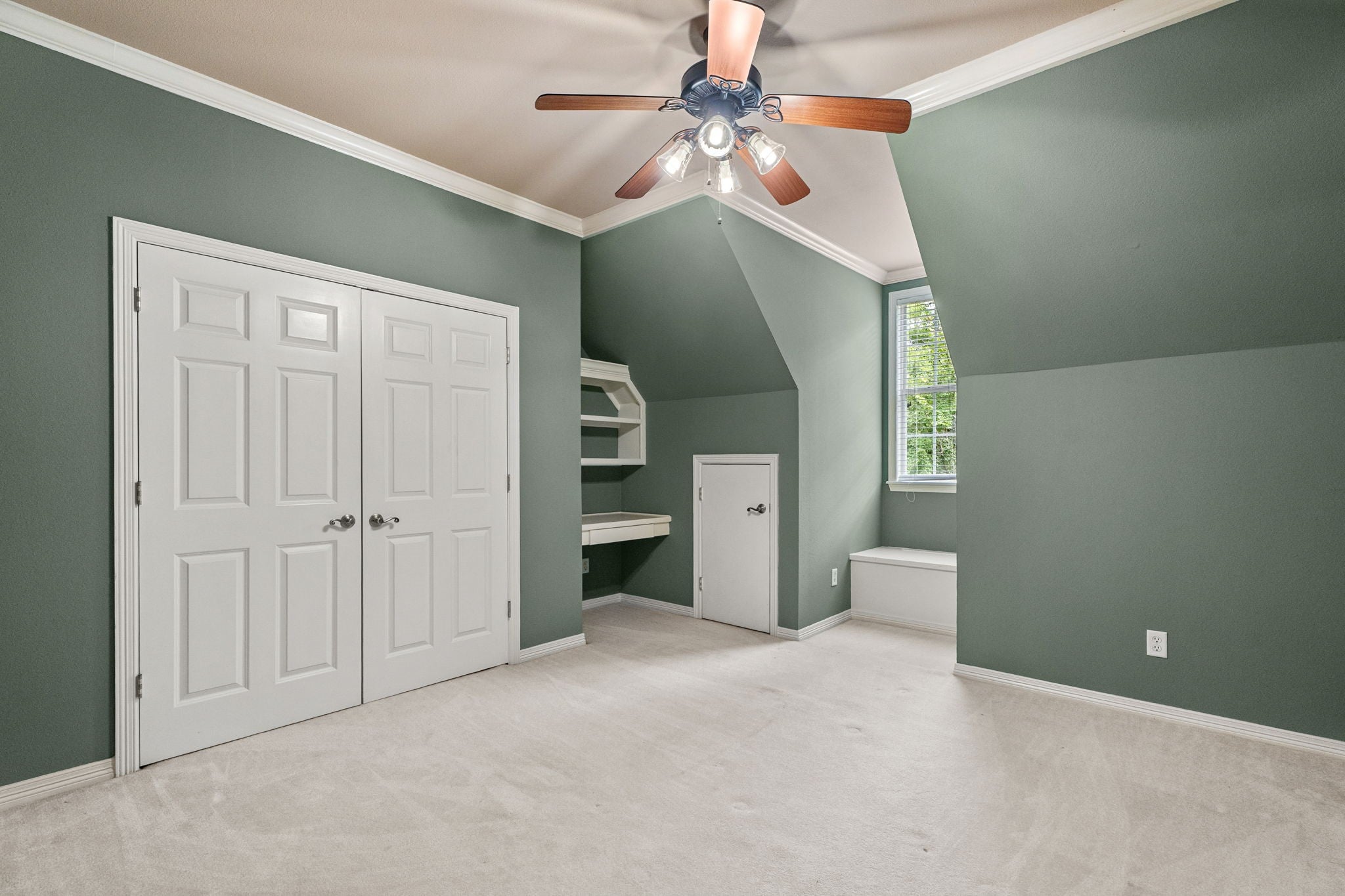 Tyler, Texas, 75703, United States, 3 Bedrooms Bedrooms, ,5 BathroomsBathrooms,Residential,Active,1892605