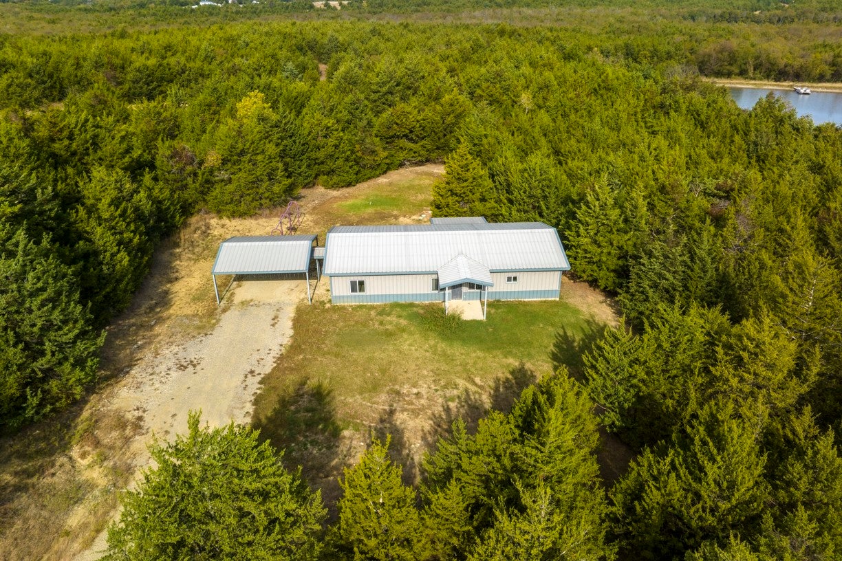 Bonham, Texas, 75418, United States, 9 Bedrooms Bedrooms, ,6 BathroomsBathrooms,Residential,Active,1988719