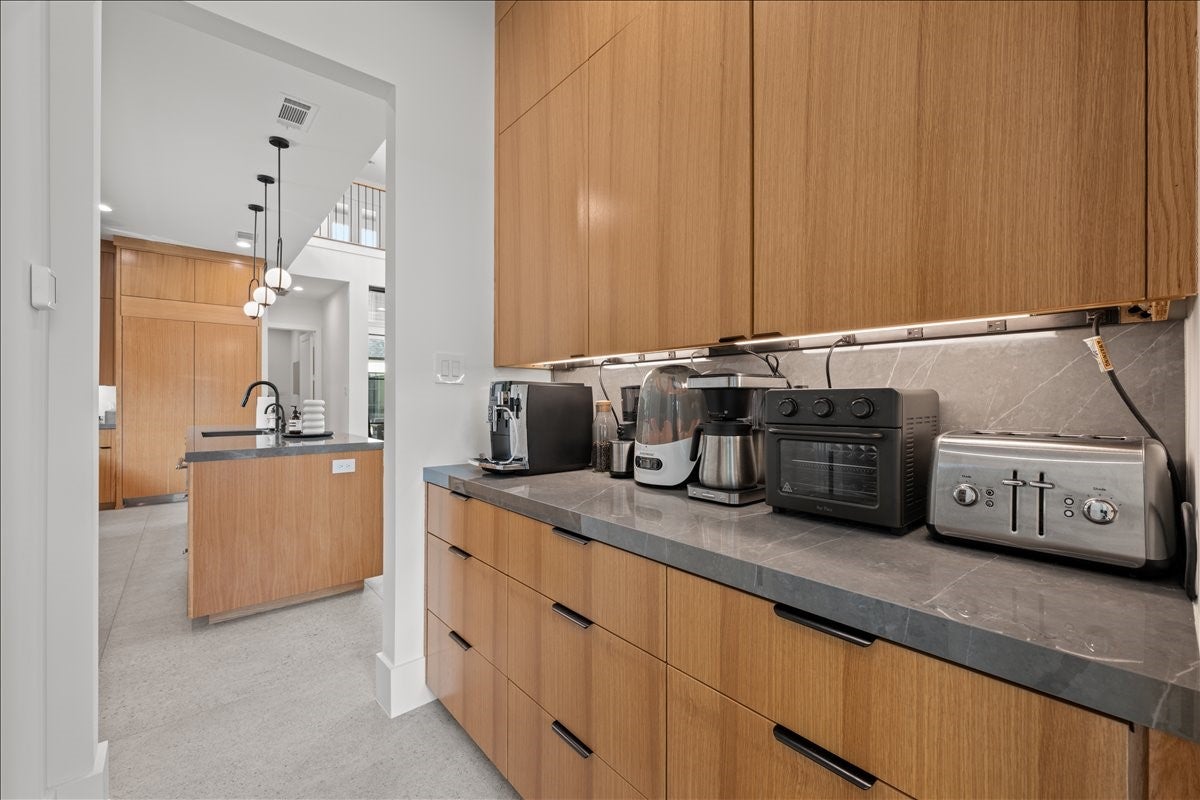 Dallas, Texas, 75206, United States, 4 Bedrooms Bedrooms, ,5 BathroomsBathrooms,Residential,Active,2013902