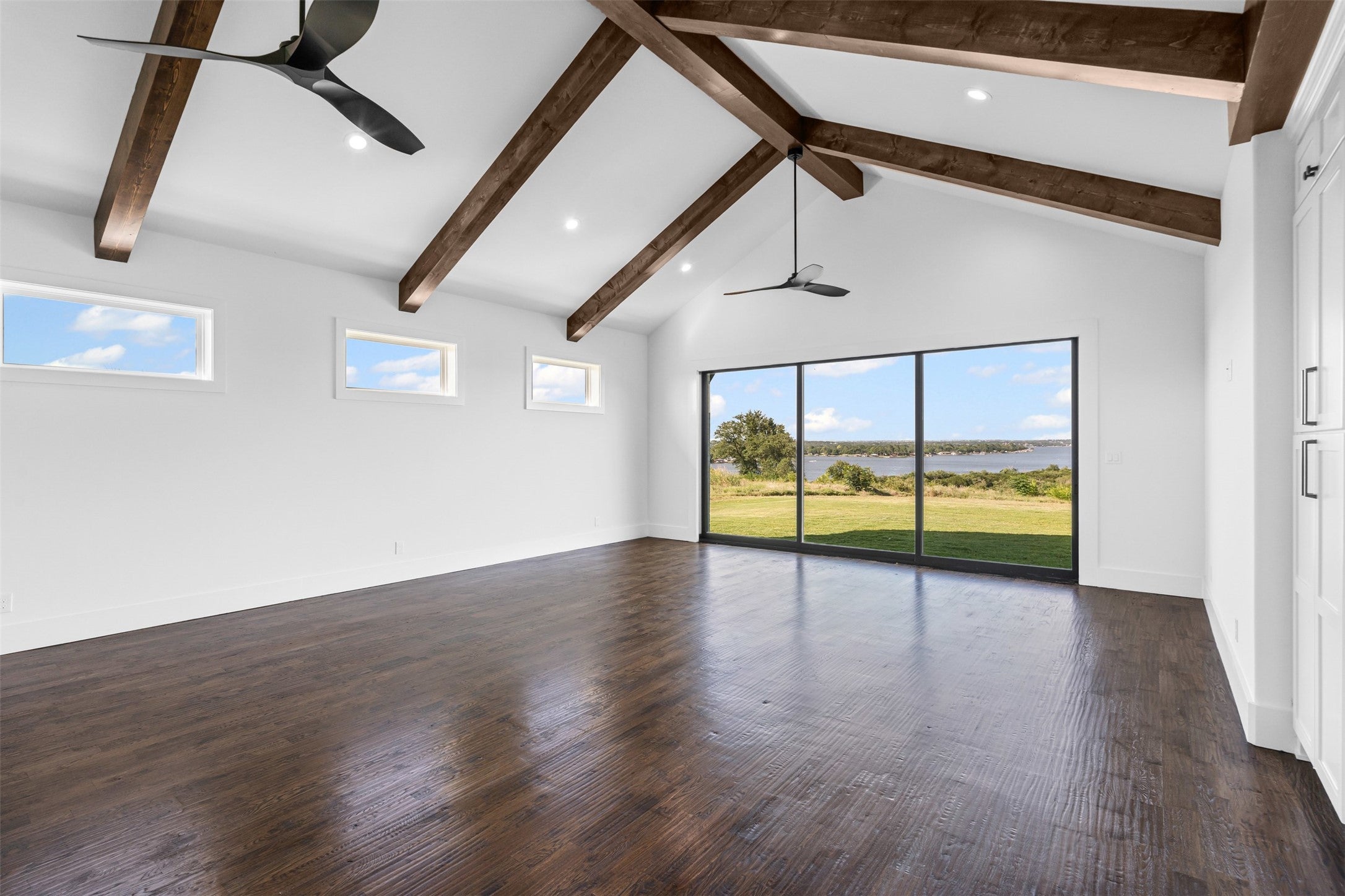 Granbury, Texas, 76048, United States, 5 Bedrooms Bedrooms, ,7 BathroomsBathrooms,Residential,Active,1909834