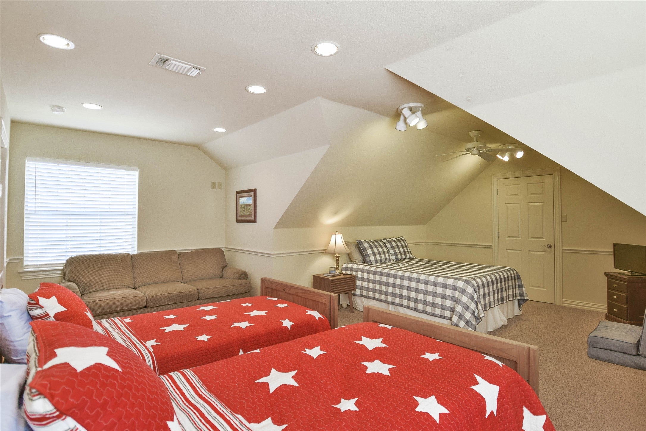 Granbury, Texas, 76048, United States, 3 Bedrooms Bedrooms, ,3 BathroomsBathrooms,Residential,Active,1943796