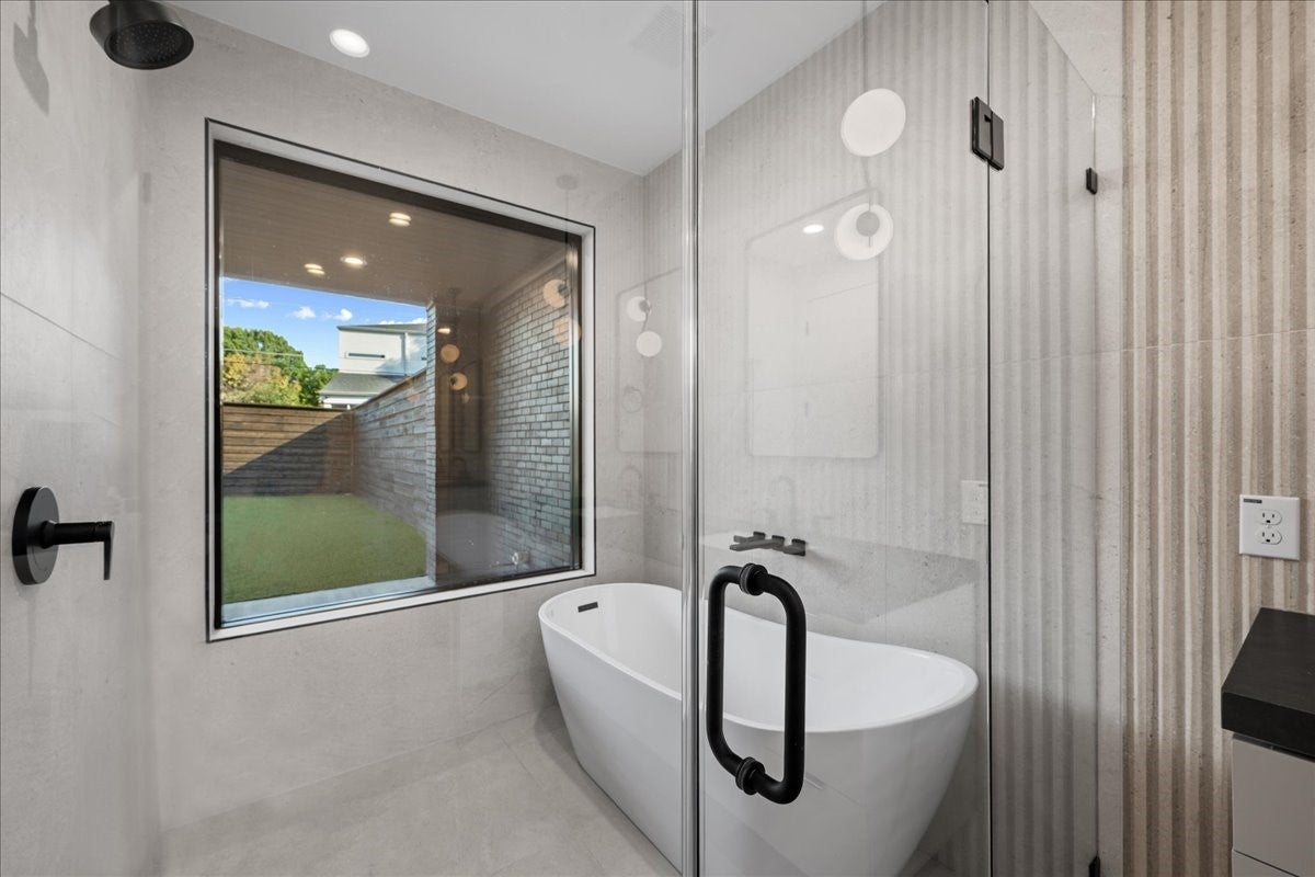 Dallas, Texas, 75204, United States, 4 Bedrooms Bedrooms, ,4 BathroomsBathrooms,Residential,Active,1929706