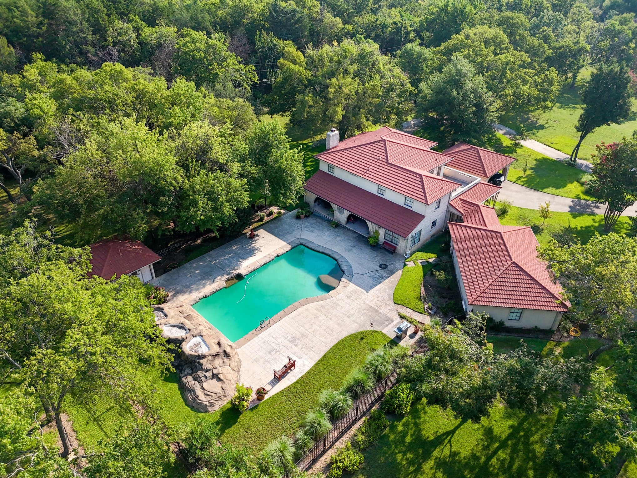 Bonham, Texas, 75418, United States, 4 Bedrooms Bedrooms, ,5 BathroomsBathrooms,Residential,Active,1988725