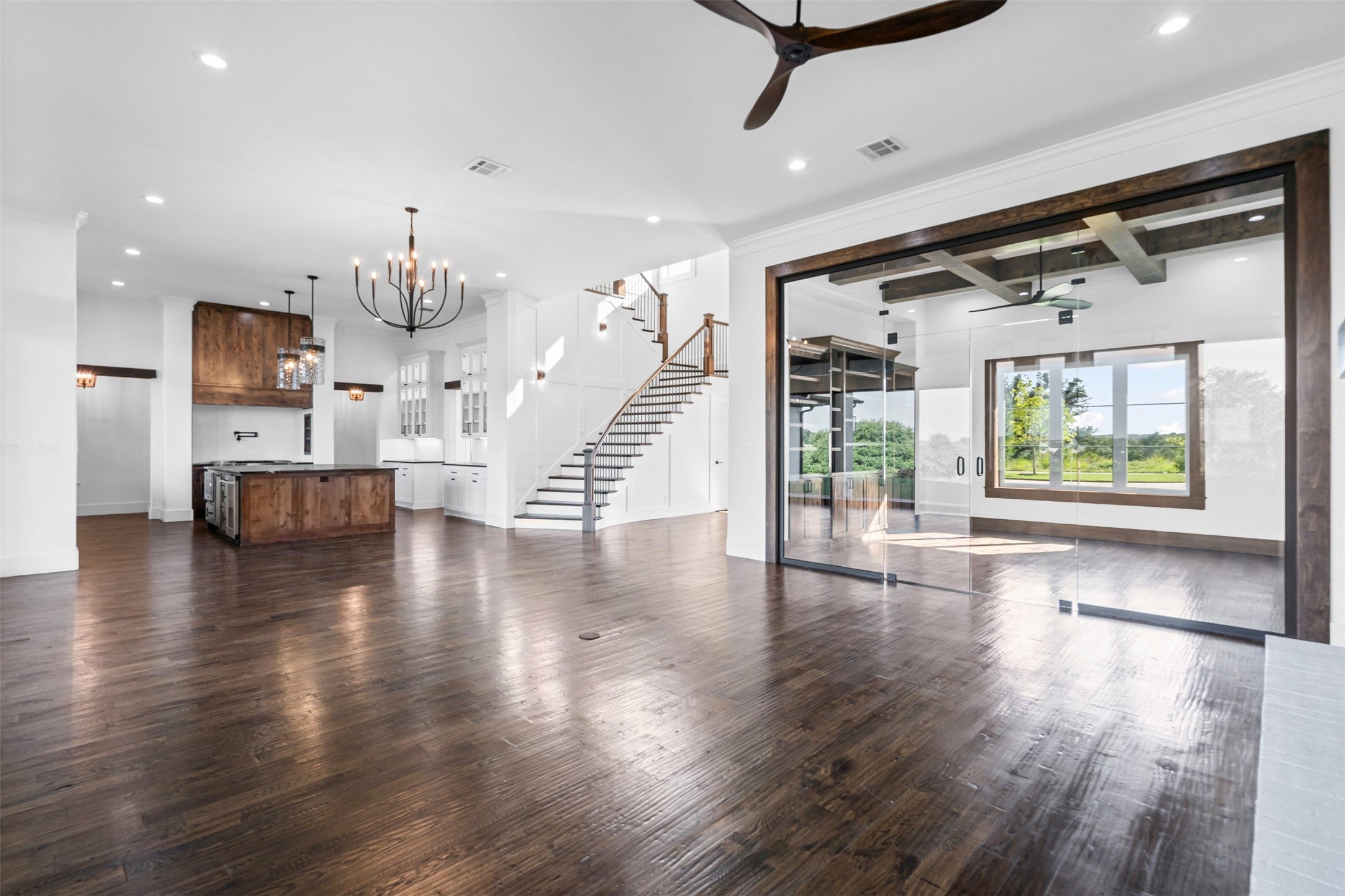 Granbury, Texas, 76048, United States, 5 Bedrooms Bedrooms, ,7 BathroomsBathrooms,Residential,Active,1909834