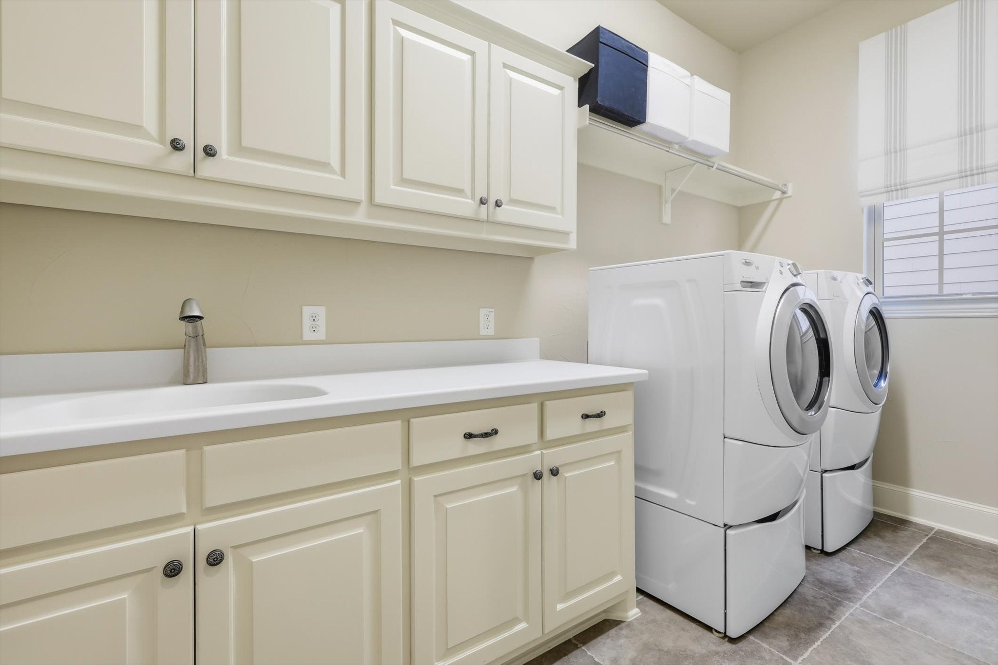 Carrollton, Texas, 75010, United States, 4 Bedrooms Bedrooms, ,7 BathroomsBathrooms,Residential,Active,1960128