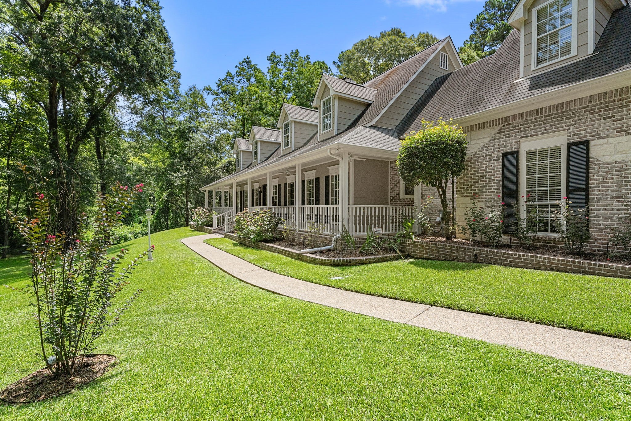 Tyler, Texas, 75703, United States, 3 Bedrooms Bedrooms, ,5 BathroomsBathrooms,Residential,Active,1892605