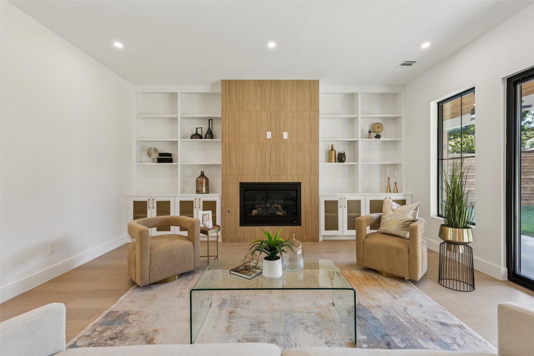 Dallas, Texas, 75229, United States, 5 Bedrooms Bedrooms, ,5 BathroomsBathrooms,Residential,Active,1944089