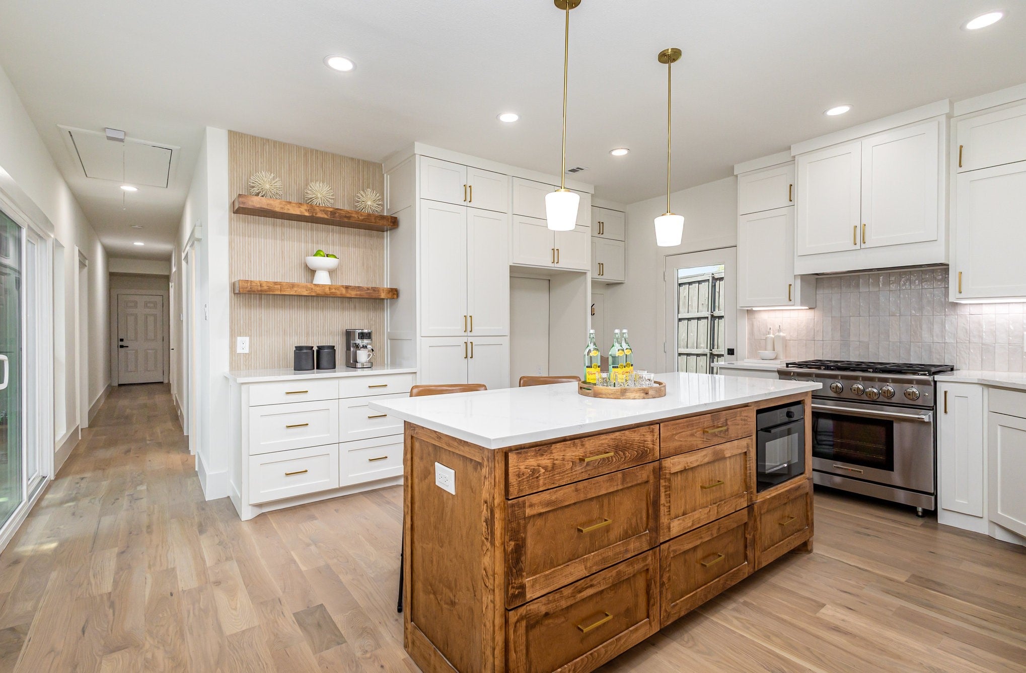 Dallas, Texas, 75214, United States, 4 Bedrooms Bedrooms, ,4 BathroomsBathrooms,Residential,Active,1909628
