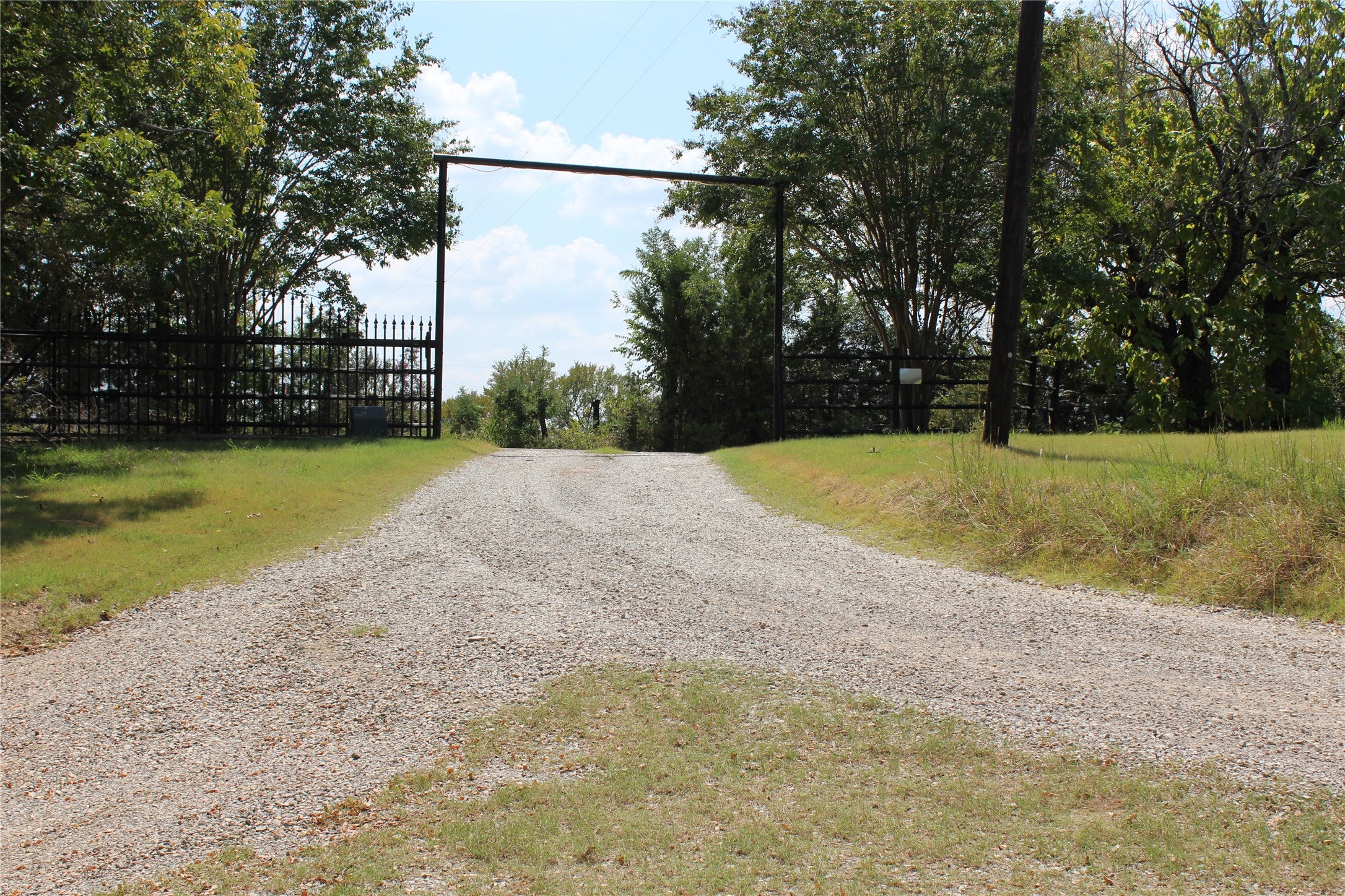 Bonham, Texas, 75418, United States, 9 Bedrooms Bedrooms, ,6 BathroomsBathrooms,Residential,Active,1988719