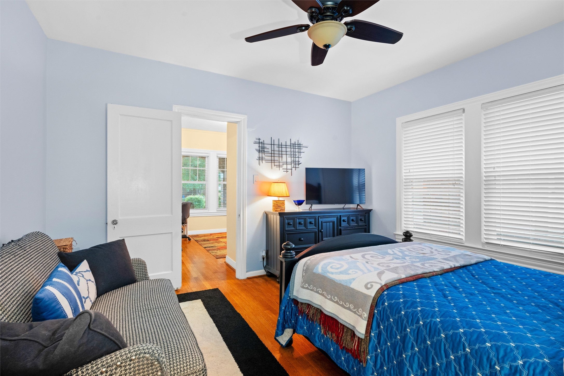 Dallas, Texas, 75219, United States, 6 Bedrooms Bedrooms, ,2 BathroomsBathrooms,Residential,Active,1808211