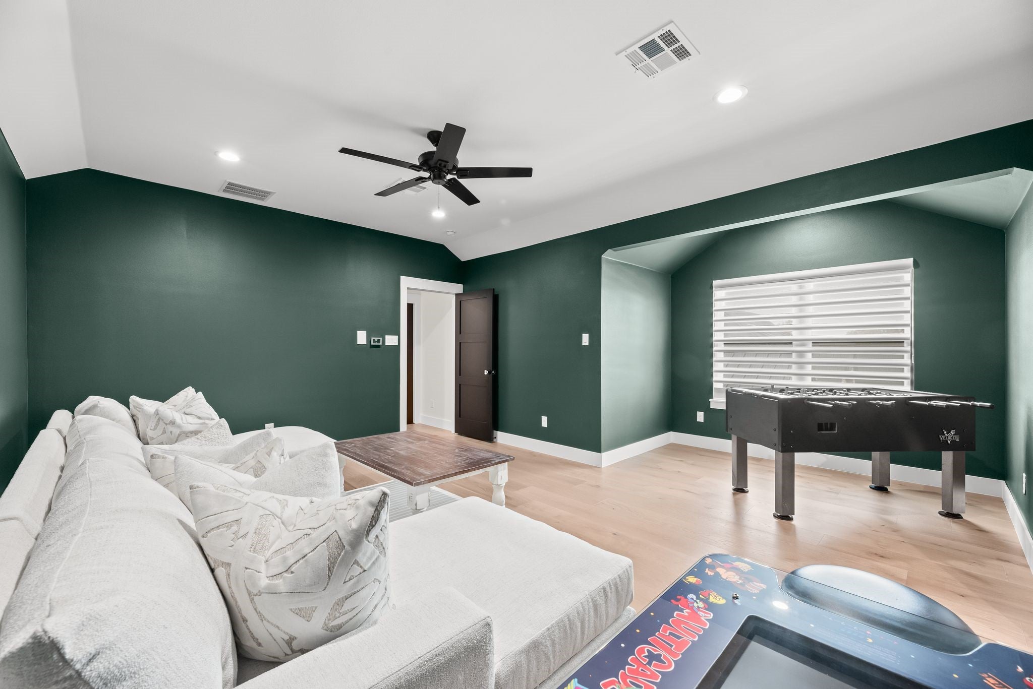 Corsicana, Texas, 75109, United States, 4 Bedrooms Bedrooms, ,5 BathroomsBathrooms,Residential,Active,2009808