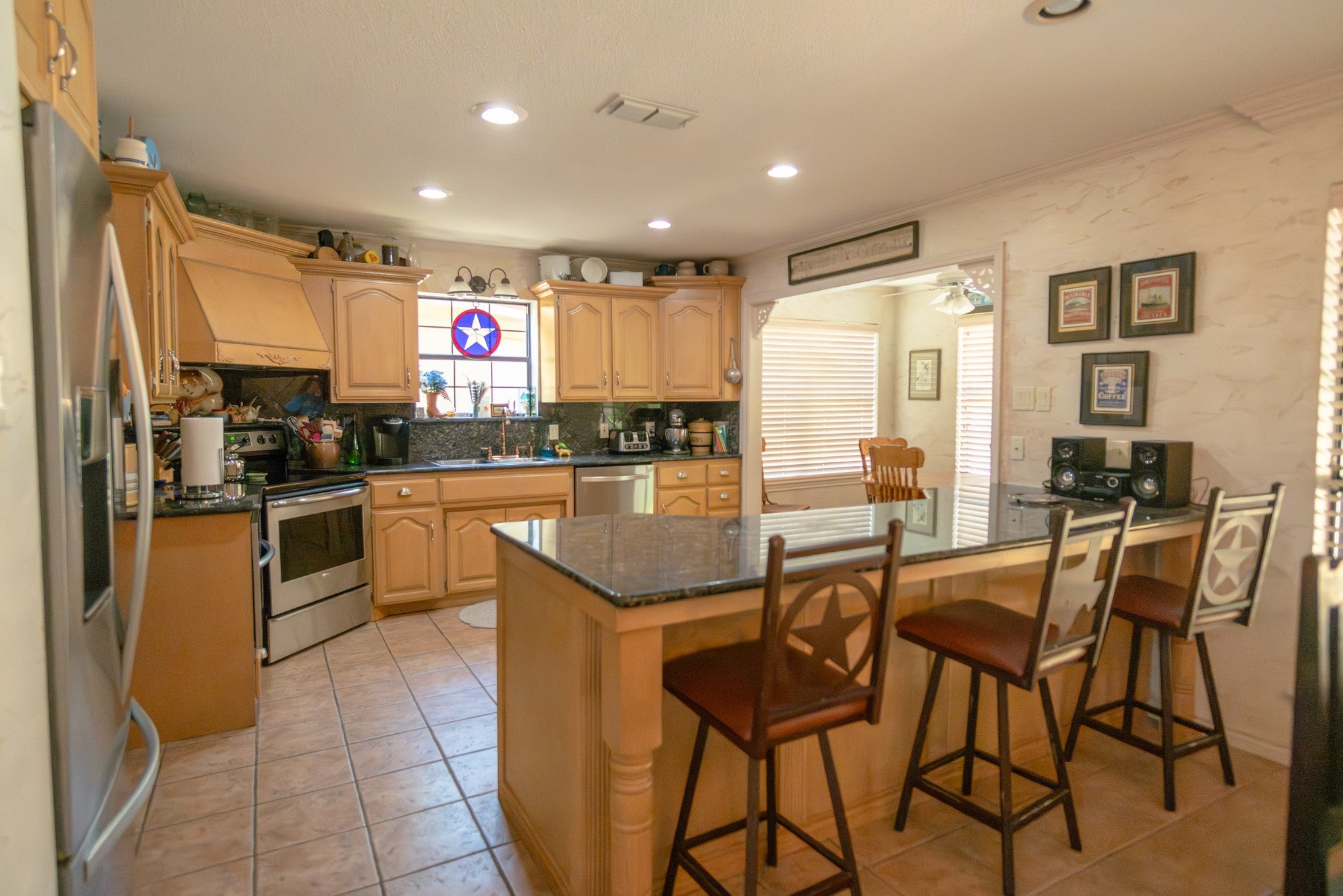 Bonham, Texas, 75418, United States, 4 Bedrooms Bedrooms, ,5 BathroomsBathrooms,Residential,Active,1988725