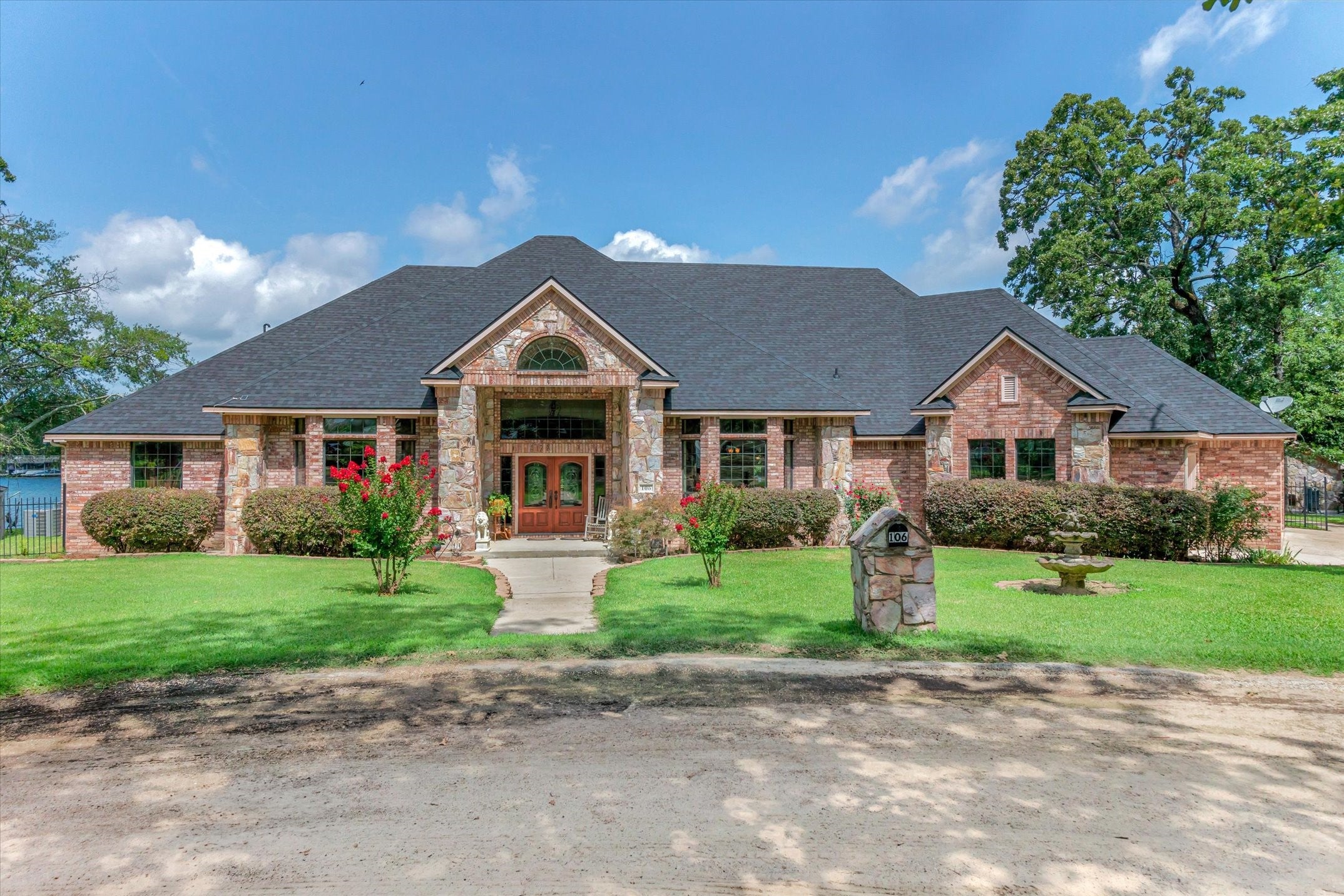 Mabank, Texas, 75156, United States, 5 Bedrooms Bedrooms, ,6 BathroomsBathrooms,Residential,Active,1894194