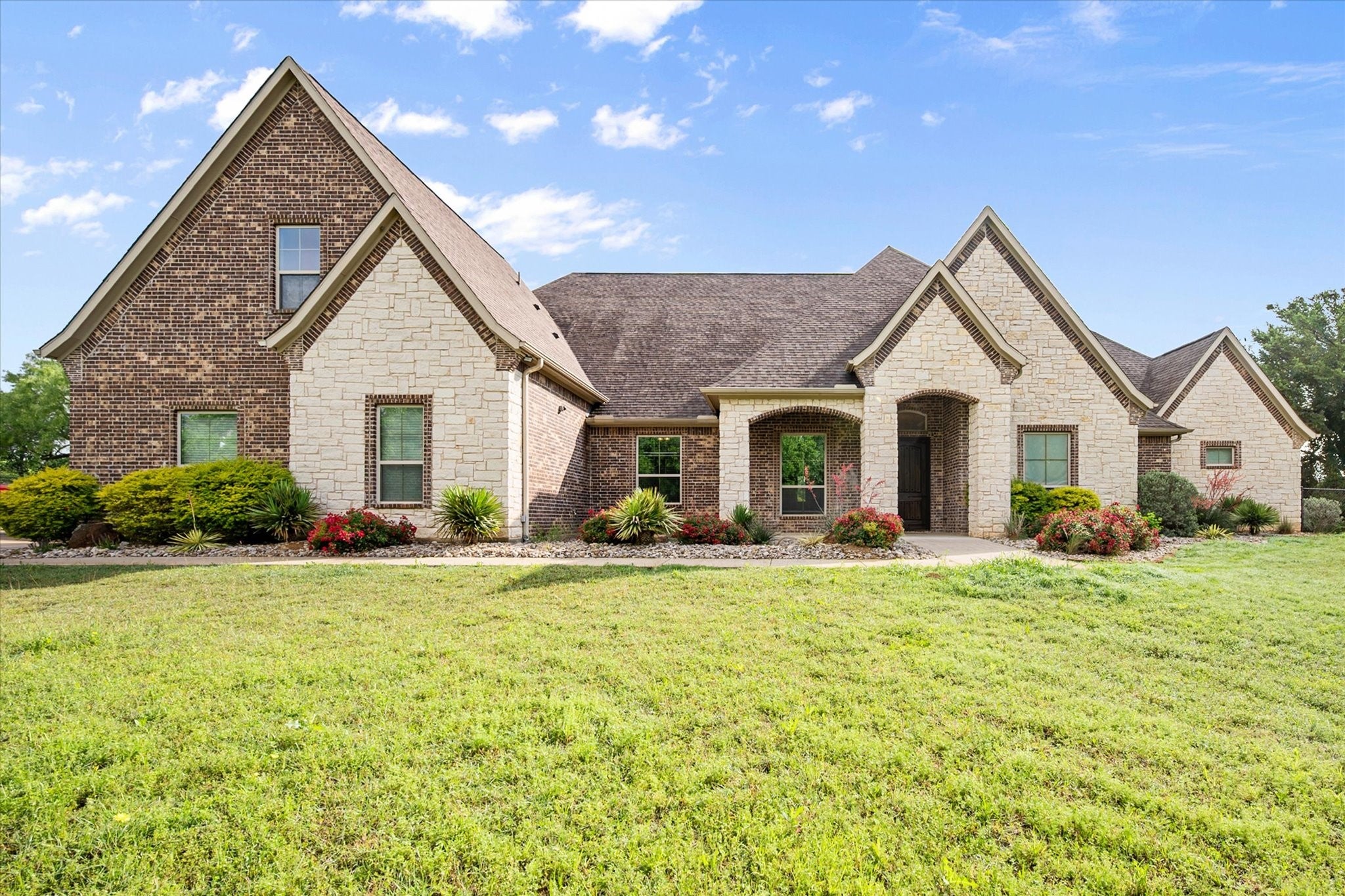 Mansfield, Texas, 76063, United States, 5 Bedrooms Bedrooms, ,6 BathroomsBathrooms,Residential,Contingent,1799362