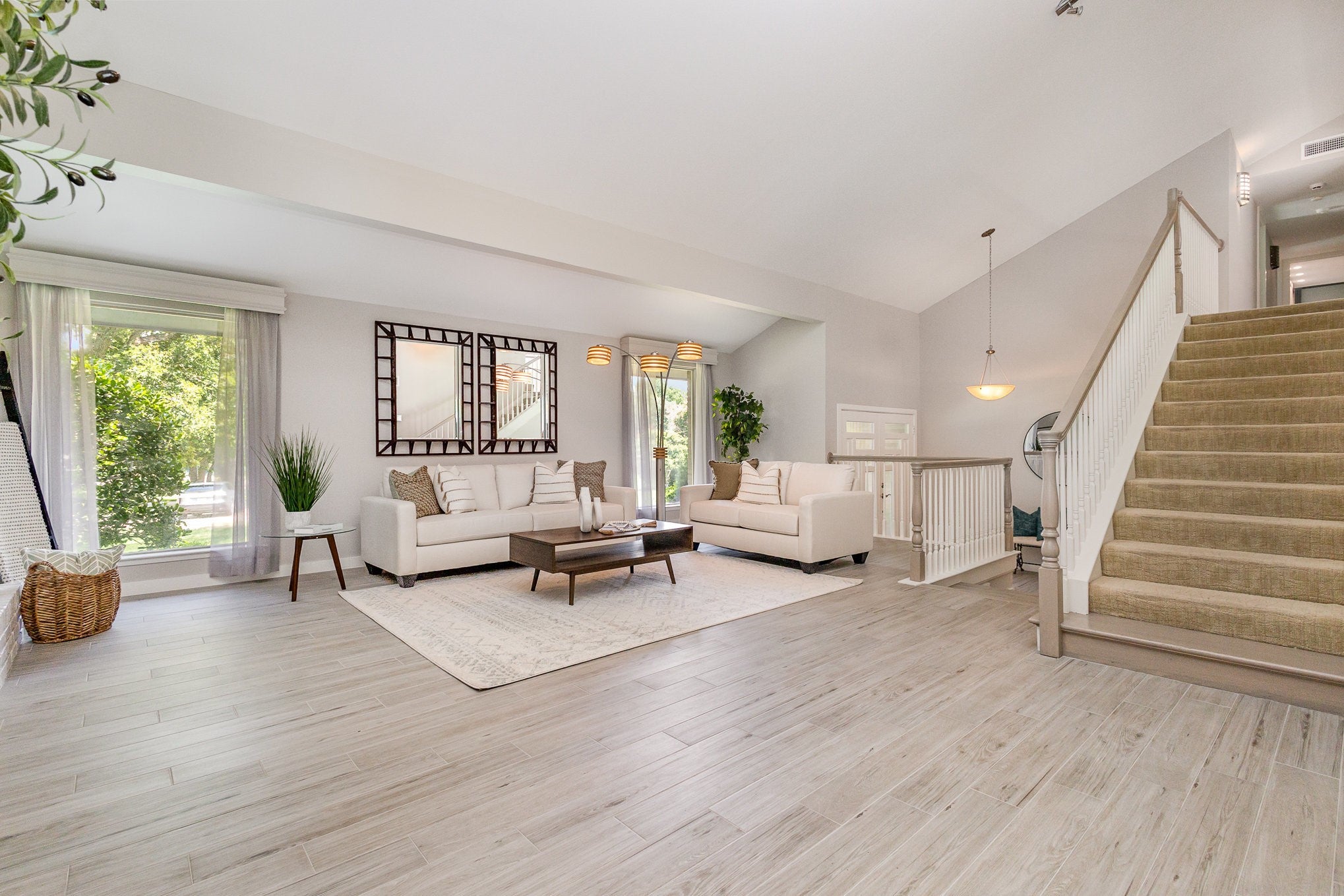 Dallas, Texas, 75240, United States, 6 Bedrooms Bedrooms, ,4 BathroomsBathrooms,Residential,Active,1894543
