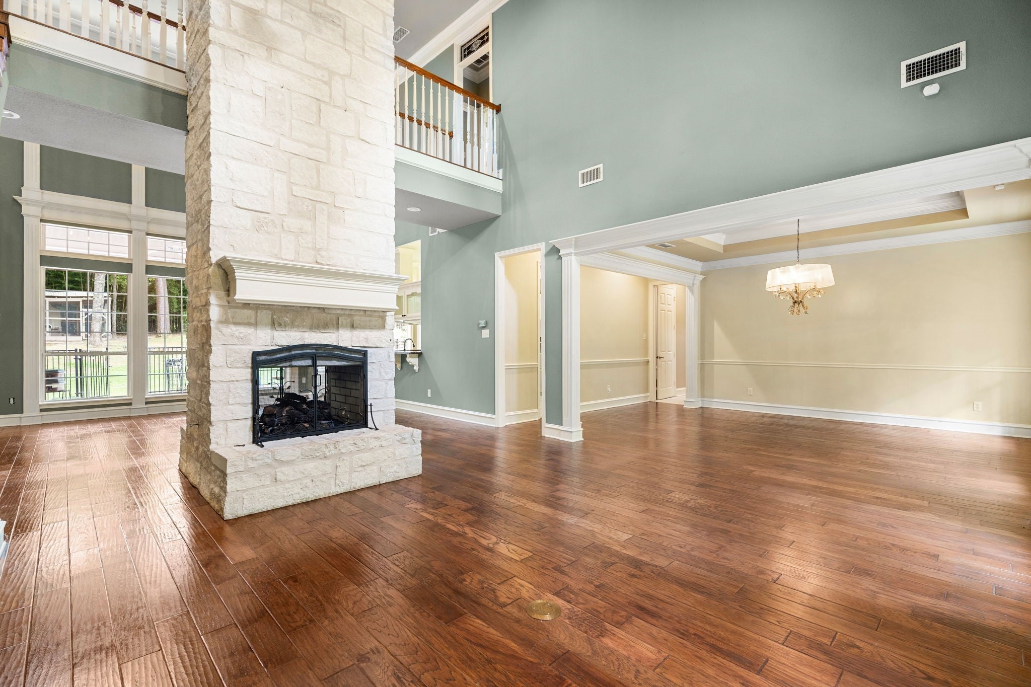 Tyler, Texas, 75703, United States, 3 Bedrooms Bedrooms, ,5 BathroomsBathrooms,Residential,Active,1892605