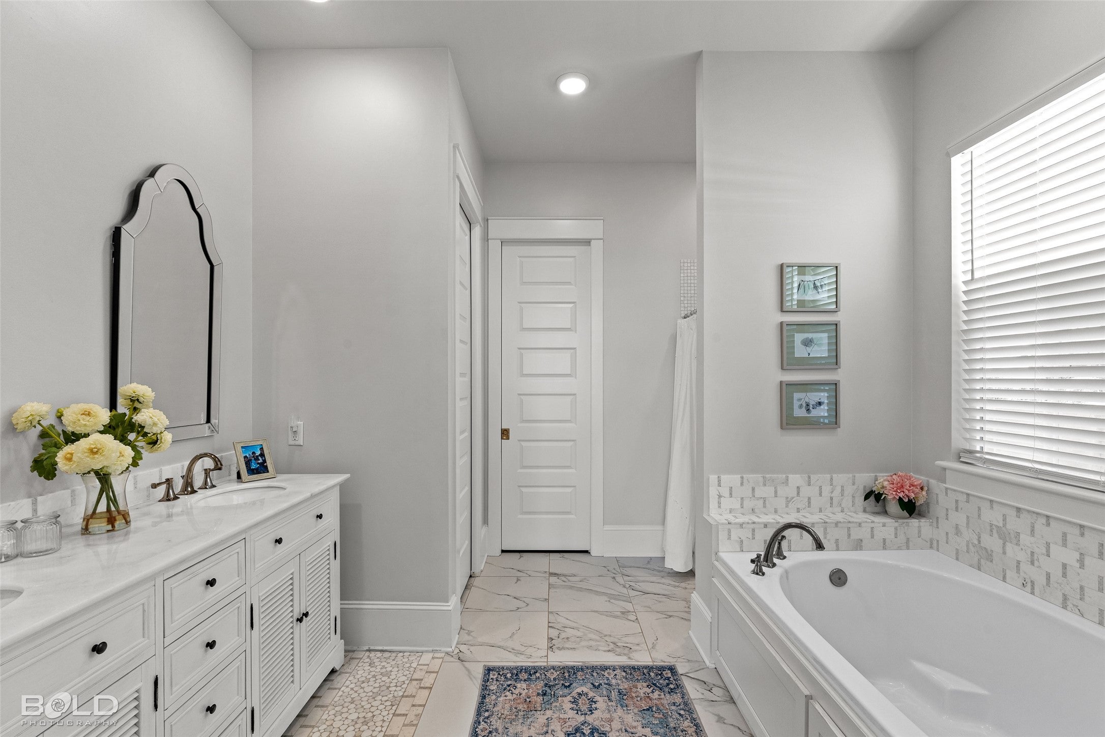 Many, Louisiana, 71449, United States, 3 Bedrooms Bedrooms, ,4 BathroomsBathrooms,Residential,Active,1993970