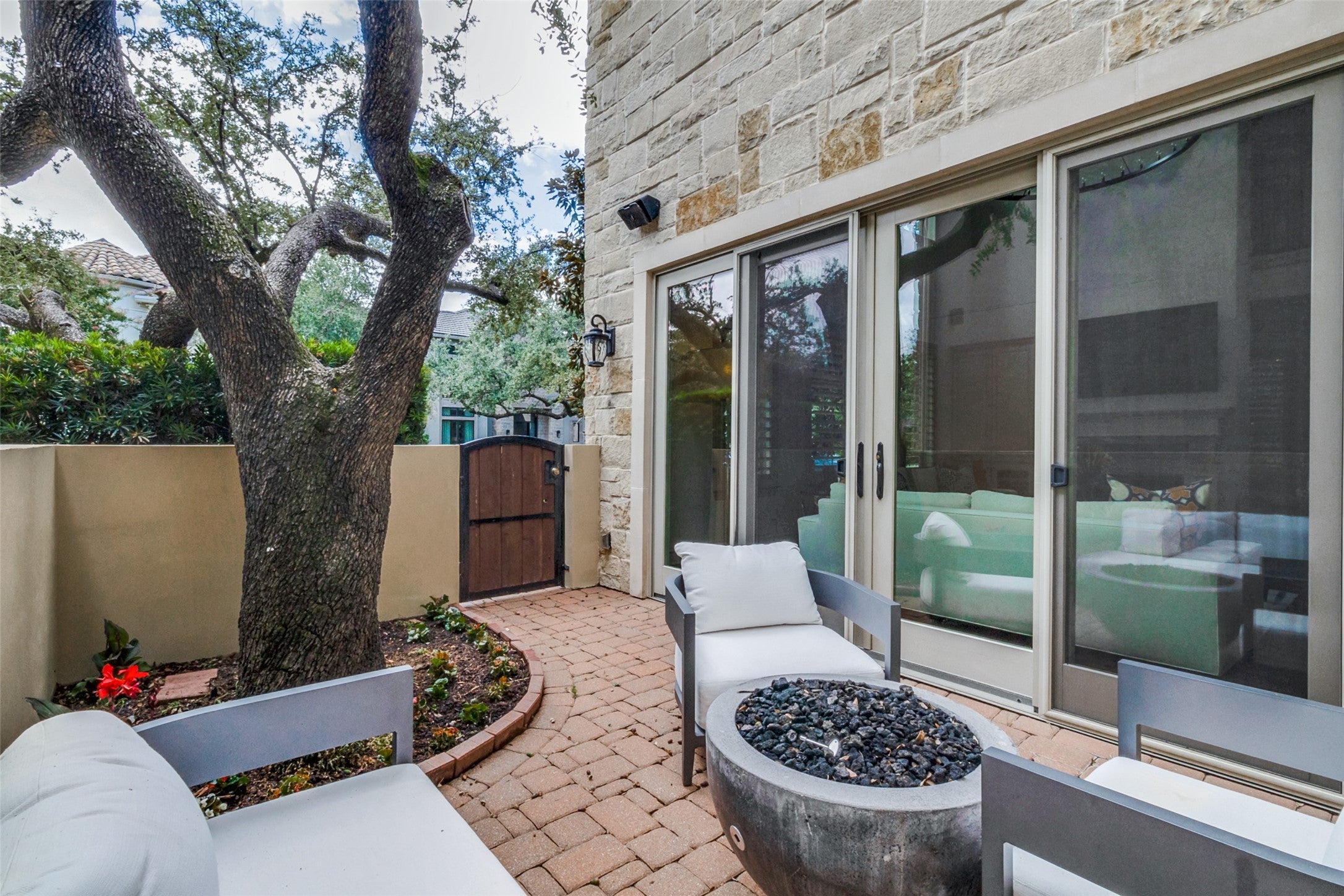 Dallas, Texas, 75205, United States, 4 Bedrooms Bedrooms, ,5 BathroomsBathrooms,Residential,Active,1952445