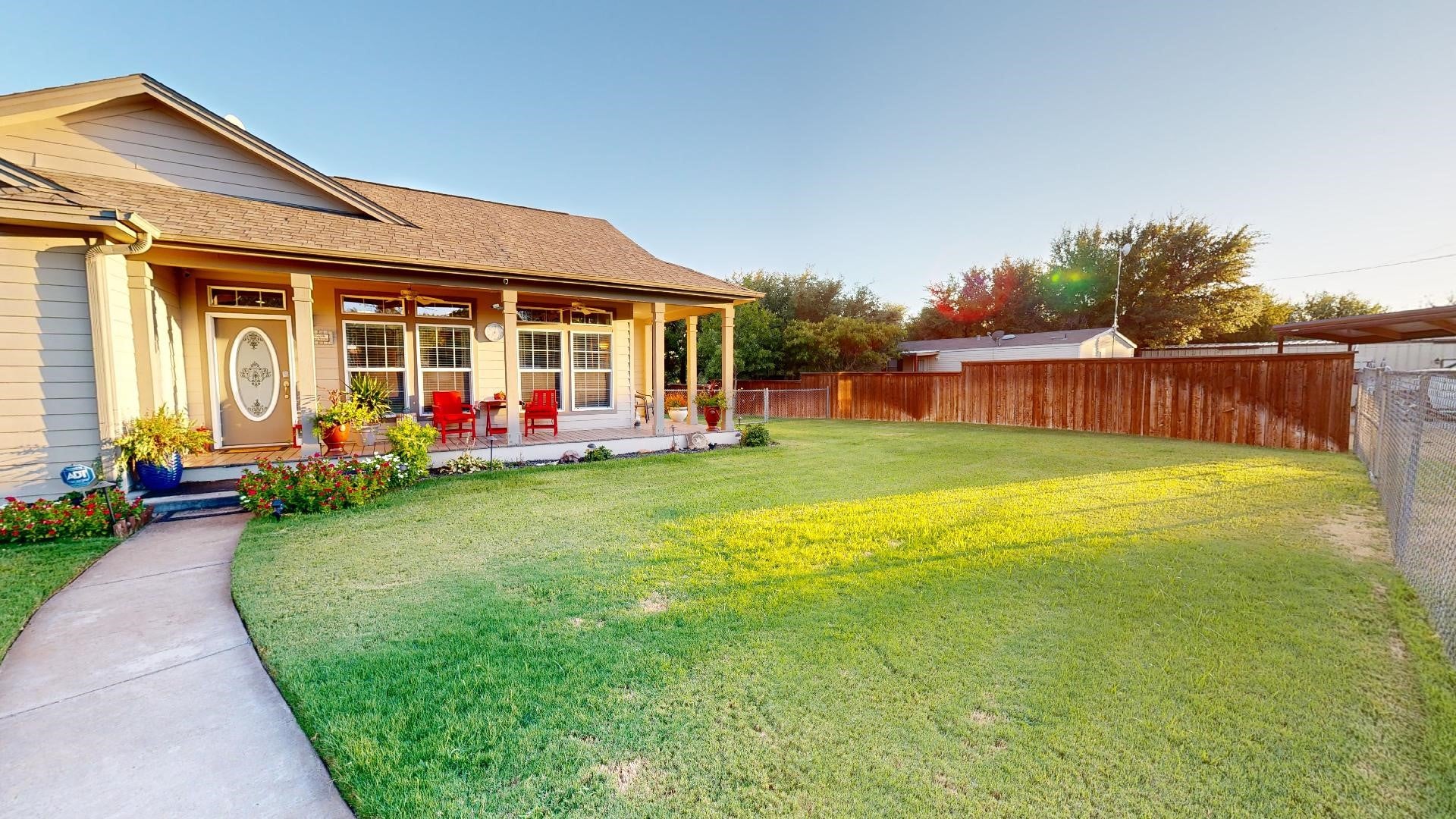 Graham, Texas, 76450, United States, 4 Bedrooms Bedrooms, ,2 BathroomsBathrooms,Residential,Active,2008324