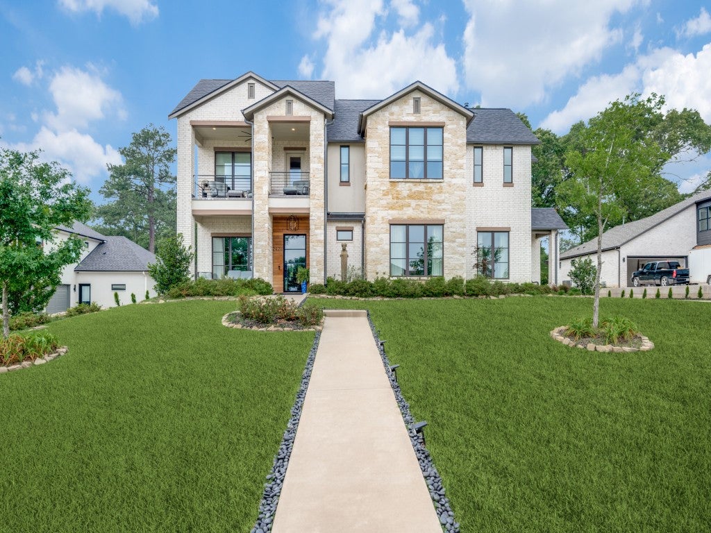 Tyler, Texas, 75709, United States, 4 Bedrooms Bedrooms, ,5 BathroomsBathrooms,Residential,Active,2015815