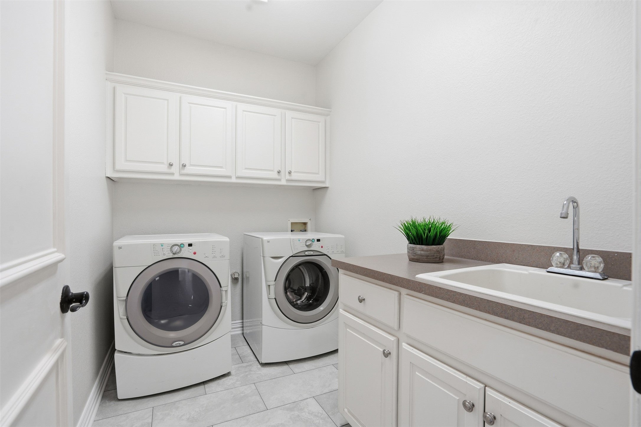 Southlake, Texas, 76092, United States, 5 Bedrooms Bedrooms, ,4 BathroomsBathrooms,Residential,Active,2008272