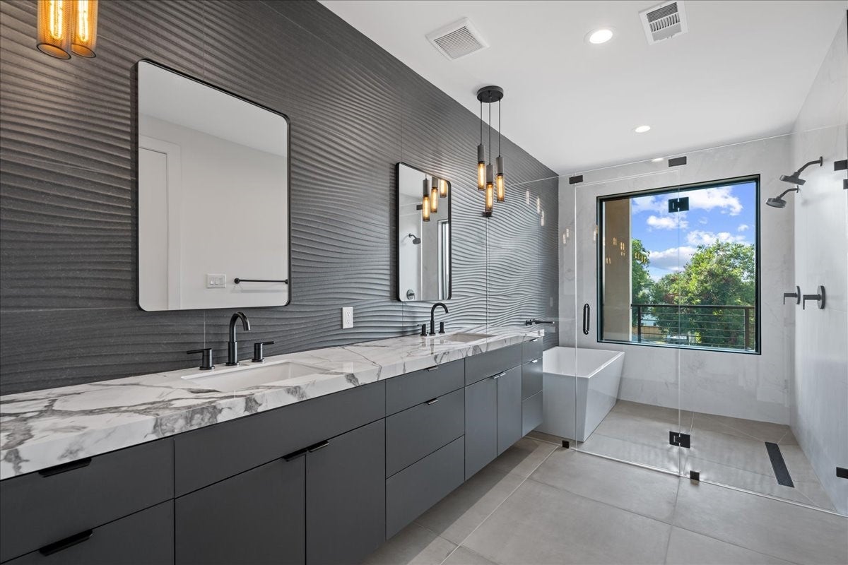 Dallas, Texas, 75204, United States, 4 Bedrooms Bedrooms, ,4 BathroomsBathrooms,Residential,Active,1929706