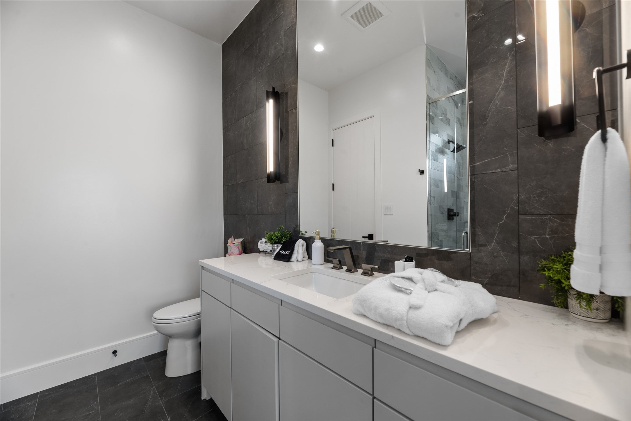 Streetman, Texas, 75859, United States, 5 Bedrooms Bedrooms, ,7 BathroomsBathrooms,Residential,Active,1988712