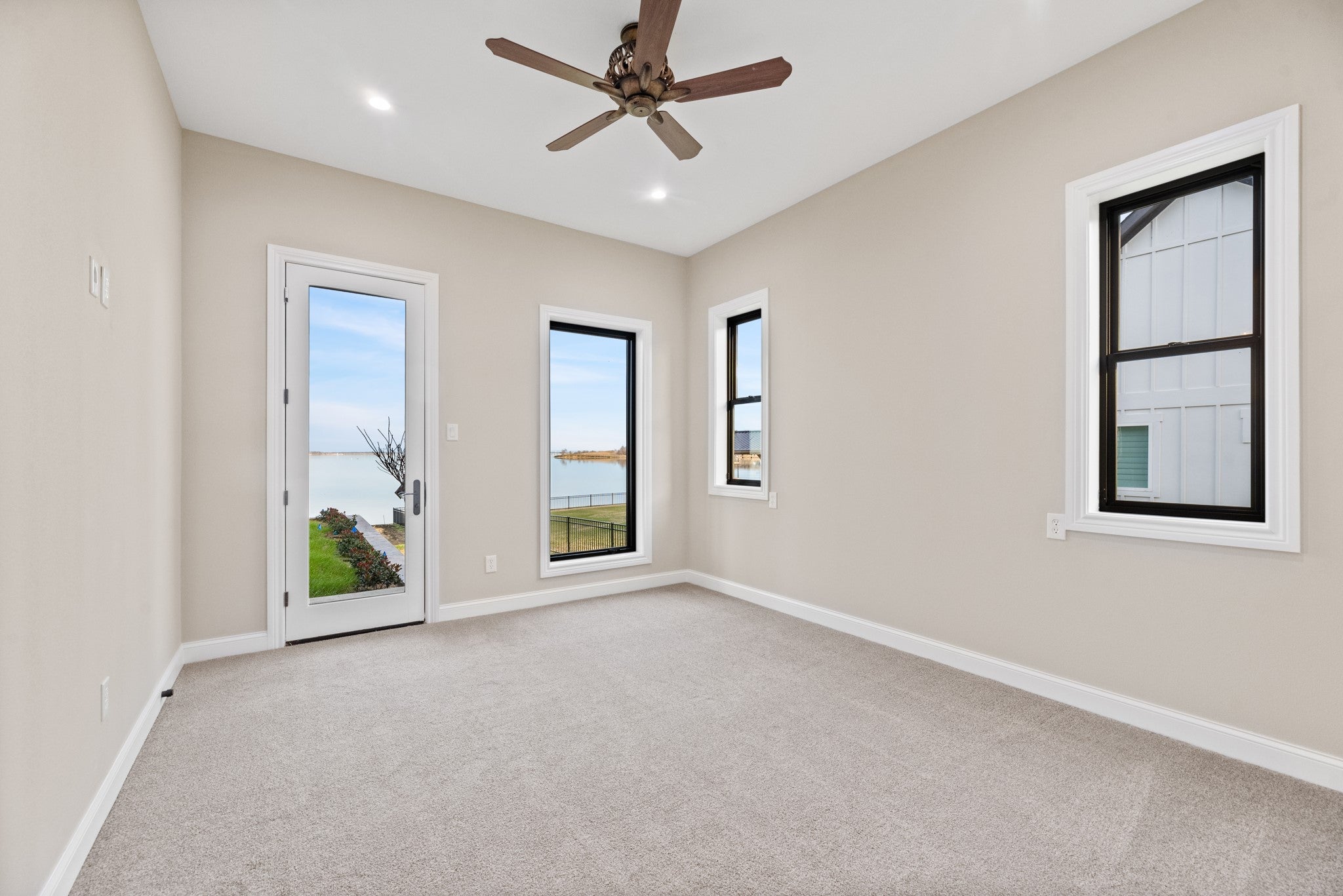 Corsicana, Texas, 75109, United States, 6 Bedrooms Bedrooms, ,7 BathroomsBathrooms,Residential,Active,1798111