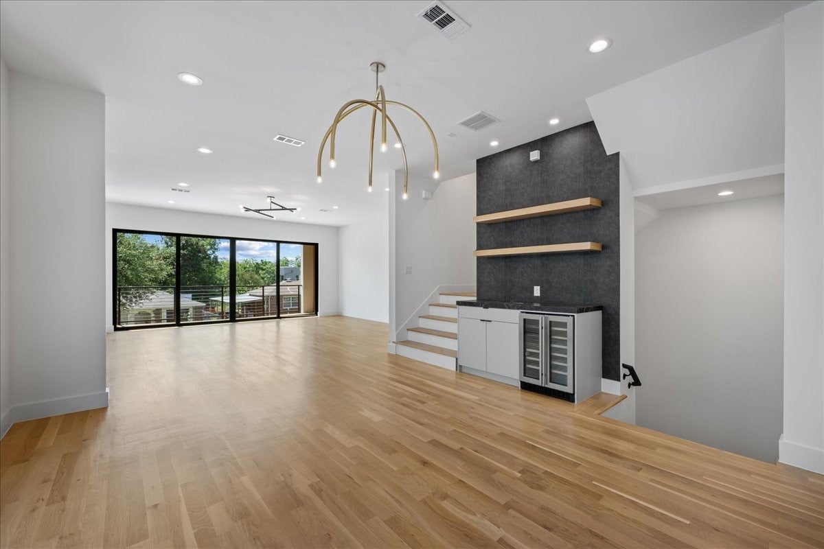 Dallas, Texas, 75204, United States, 4 Bedrooms Bedrooms, ,4 BathroomsBathrooms,Residential,Active,1929655