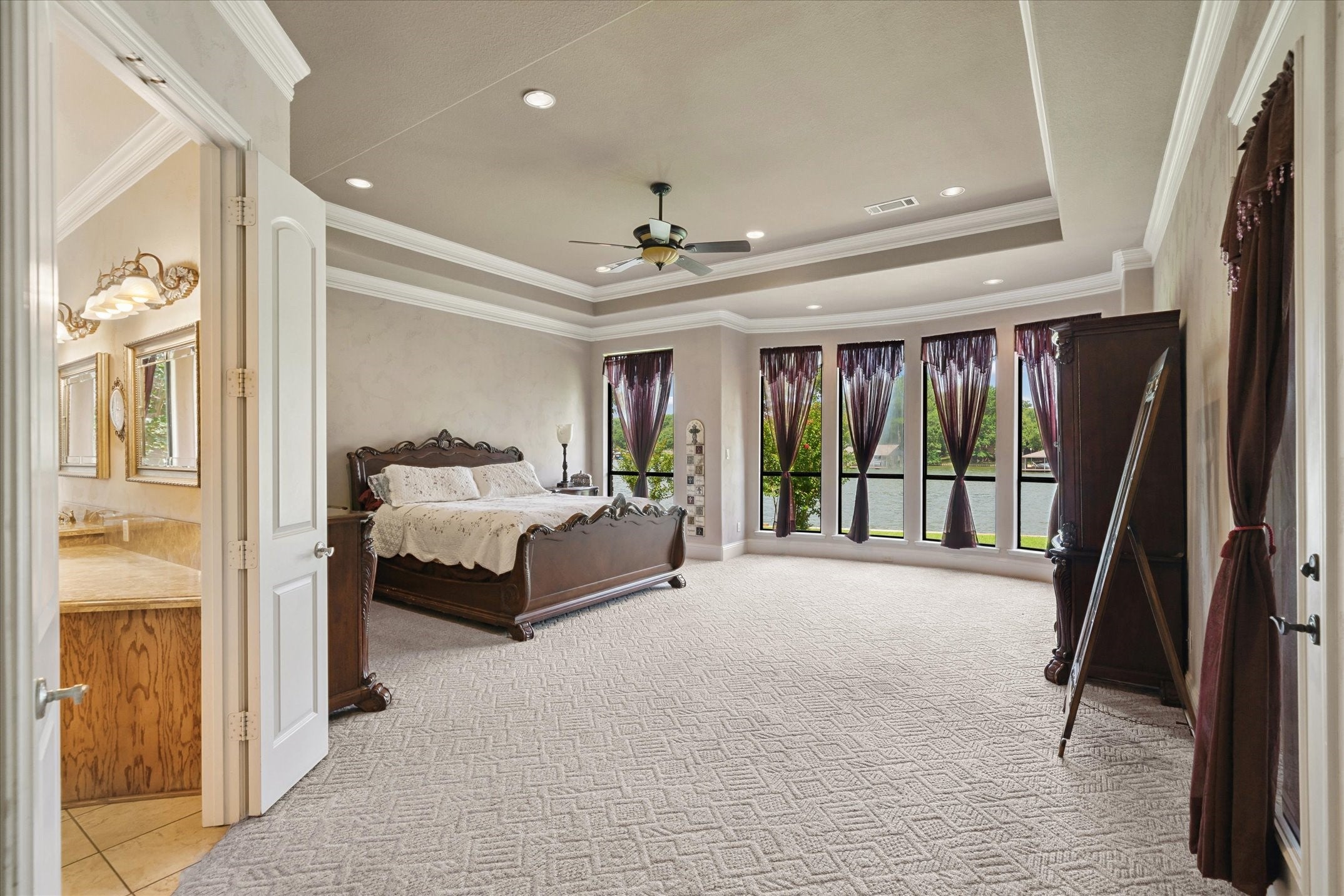 Mabank, Texas, 75156, United States, 5 Bedrooms Bedrooms, ,6 BathroomsBathrooms,Residential,Active,1894194