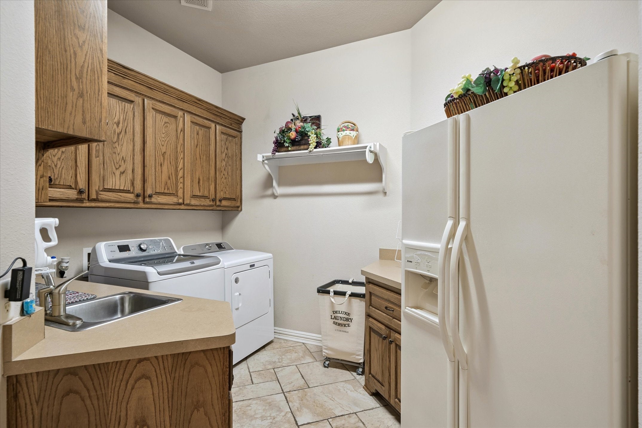 Mabank, Texas, 75156, United States, 5 Bedrooms Bedrooms, ,6 BathroomsBathrooms,Residential,Active,1894194