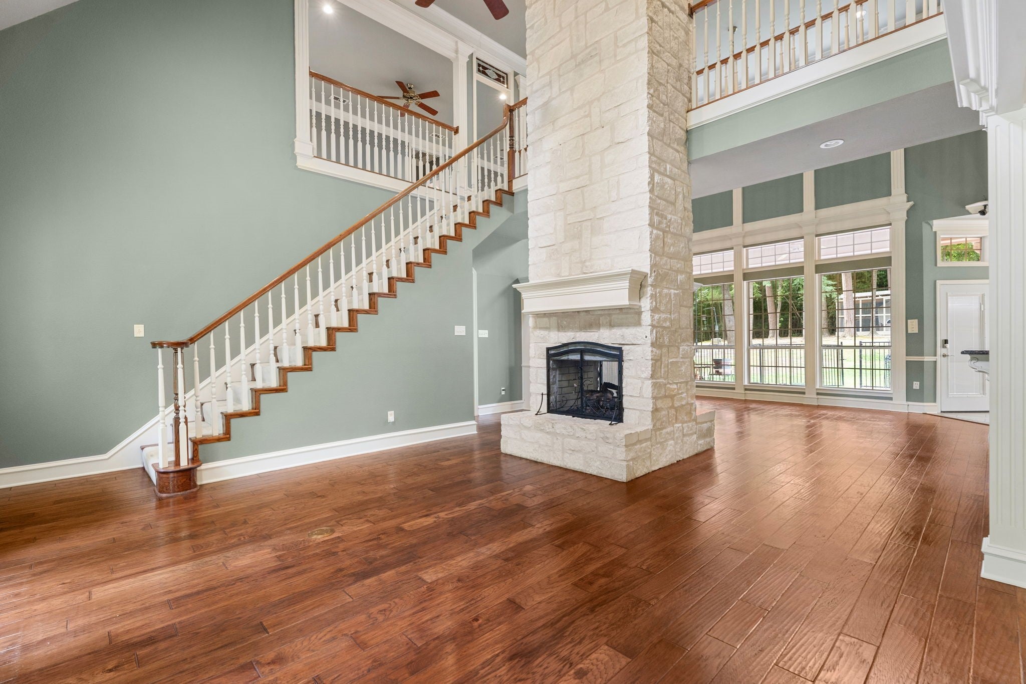 Tyler, Texas, 75703, United States, 3 Bedrooms Bedrooms, ,5 BathroomsBathrooms,Residential,Active,1892605
