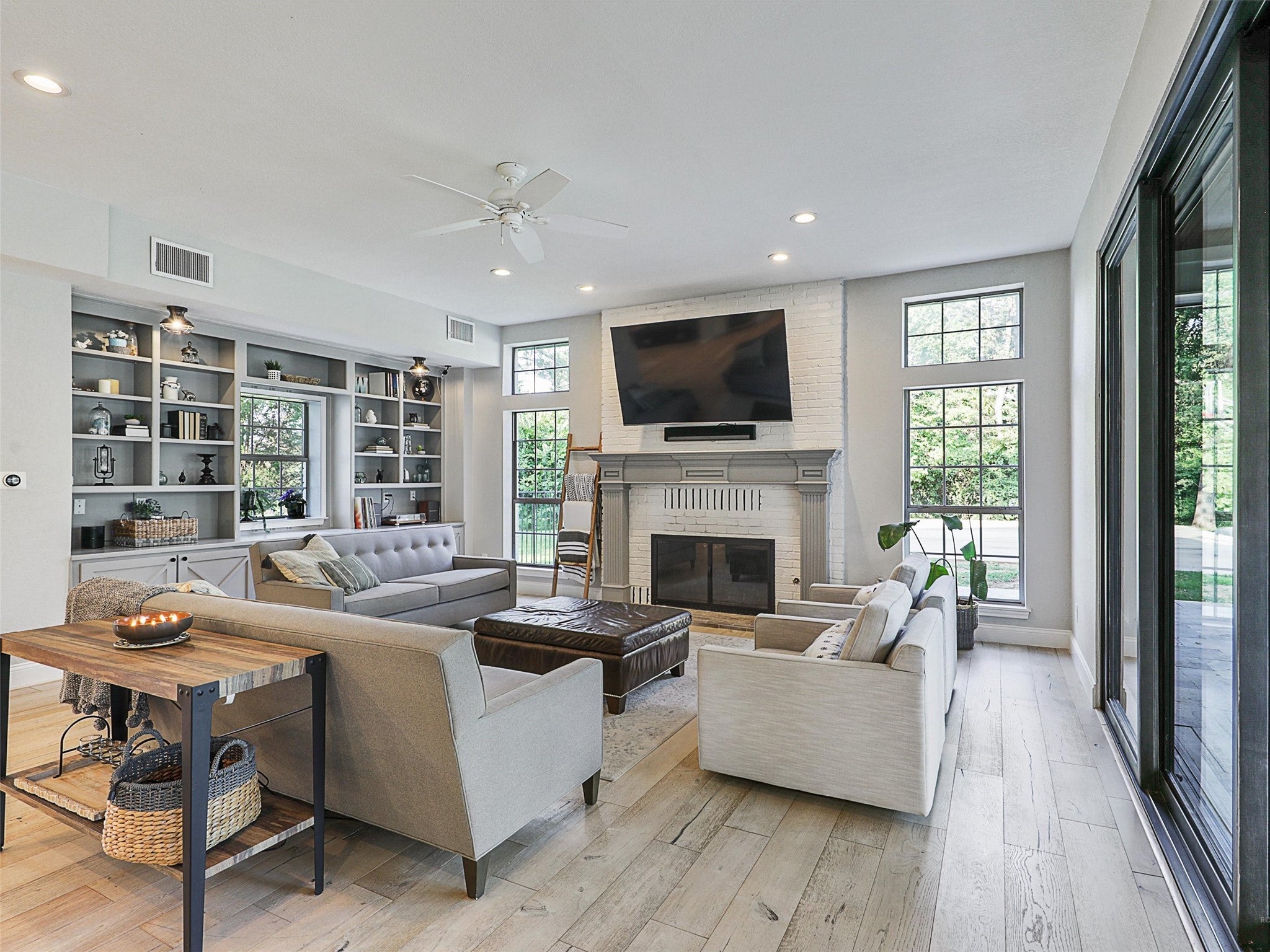 Southlake, Texas, 76092, United States, 5 Bedrooms Bedrooms, ,4 BathroomsBathrooms,Residential,Active,1894222
