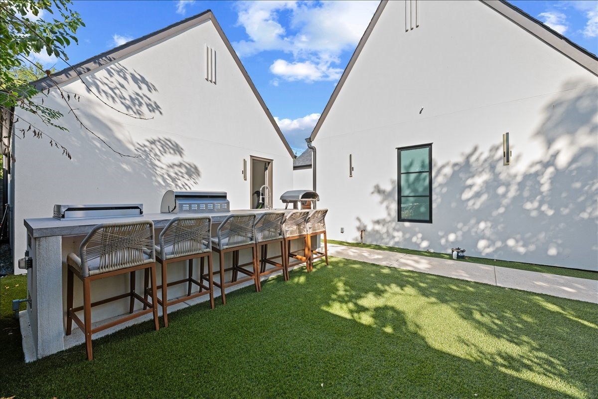 Dallas, Texas, 75206, United States, 4 Bedrooms Bedrooms, ,5 BathroomsBathrooms,Residential,Active,1967298