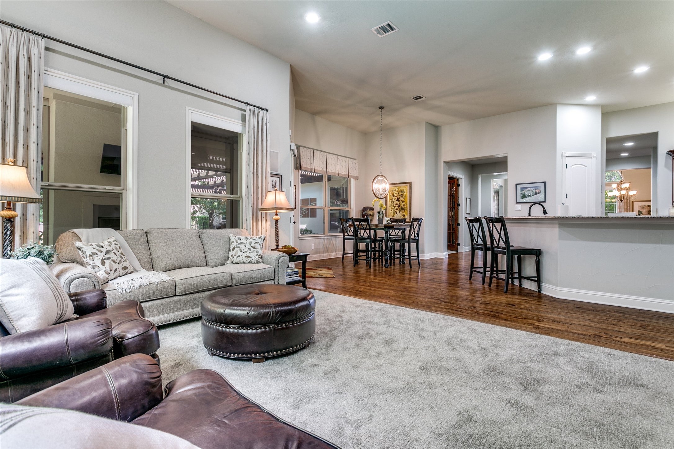 Southlake, Texas, 76092, United States, 4 Bedrooms Bedrooms, ,5 BathroomsBathrooms,Residential,Active,1963281