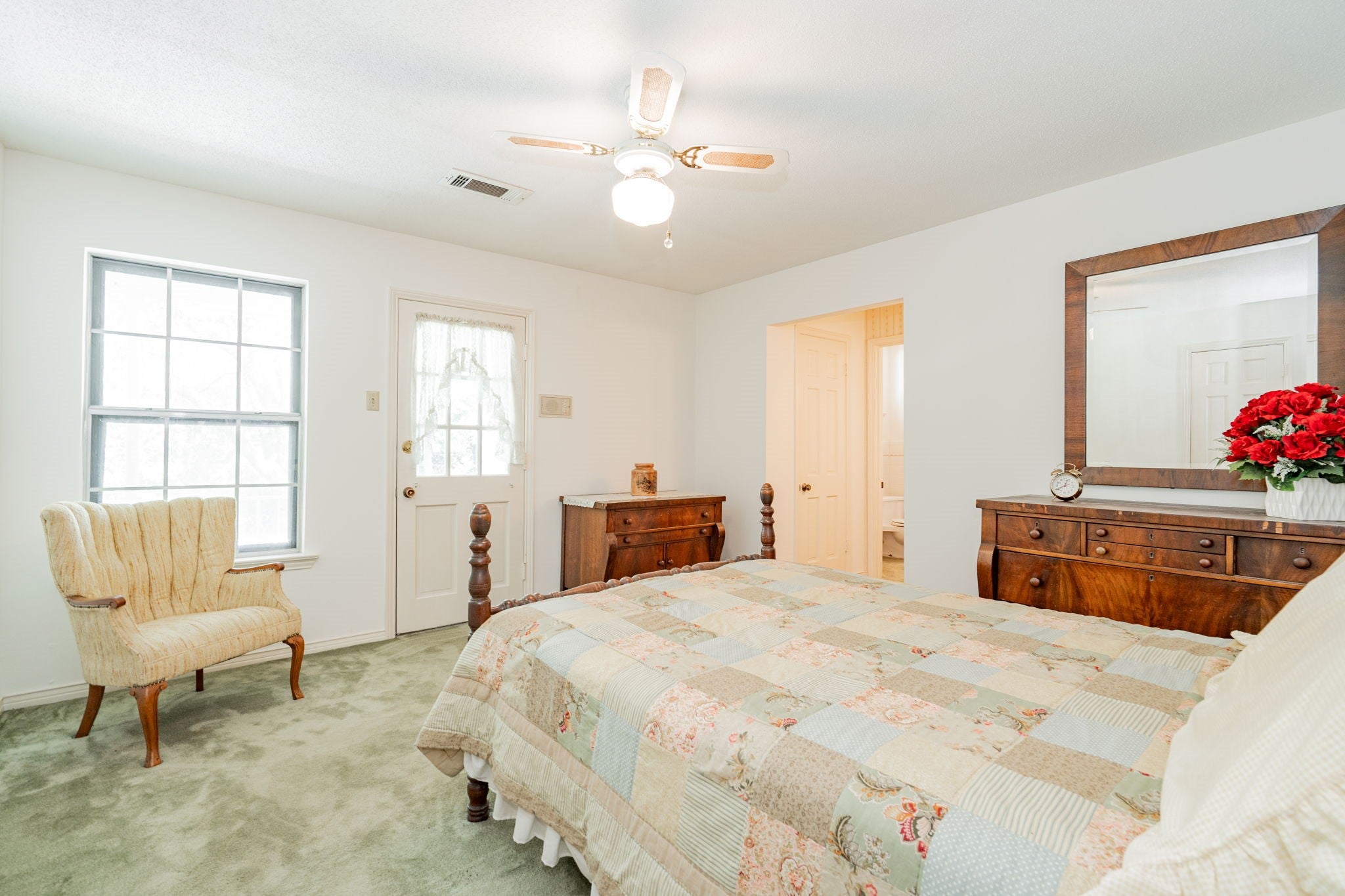 Seagoville, Texas, 75159, United States, 4 Bedrooms Bedrooms, ,5 BathroomsBathrooms,Residential,Active,1810463