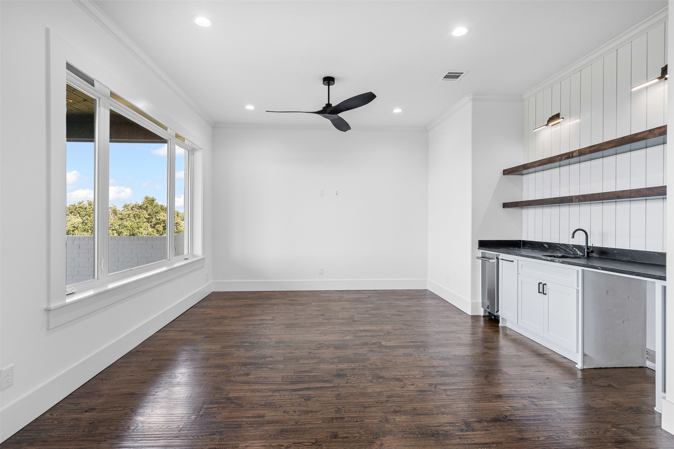 Granbury, Texas, 76048, United States, 5 Bedrooms Bedrooms, ,7 BathroomsBathrooms,Residential,Active,1909834