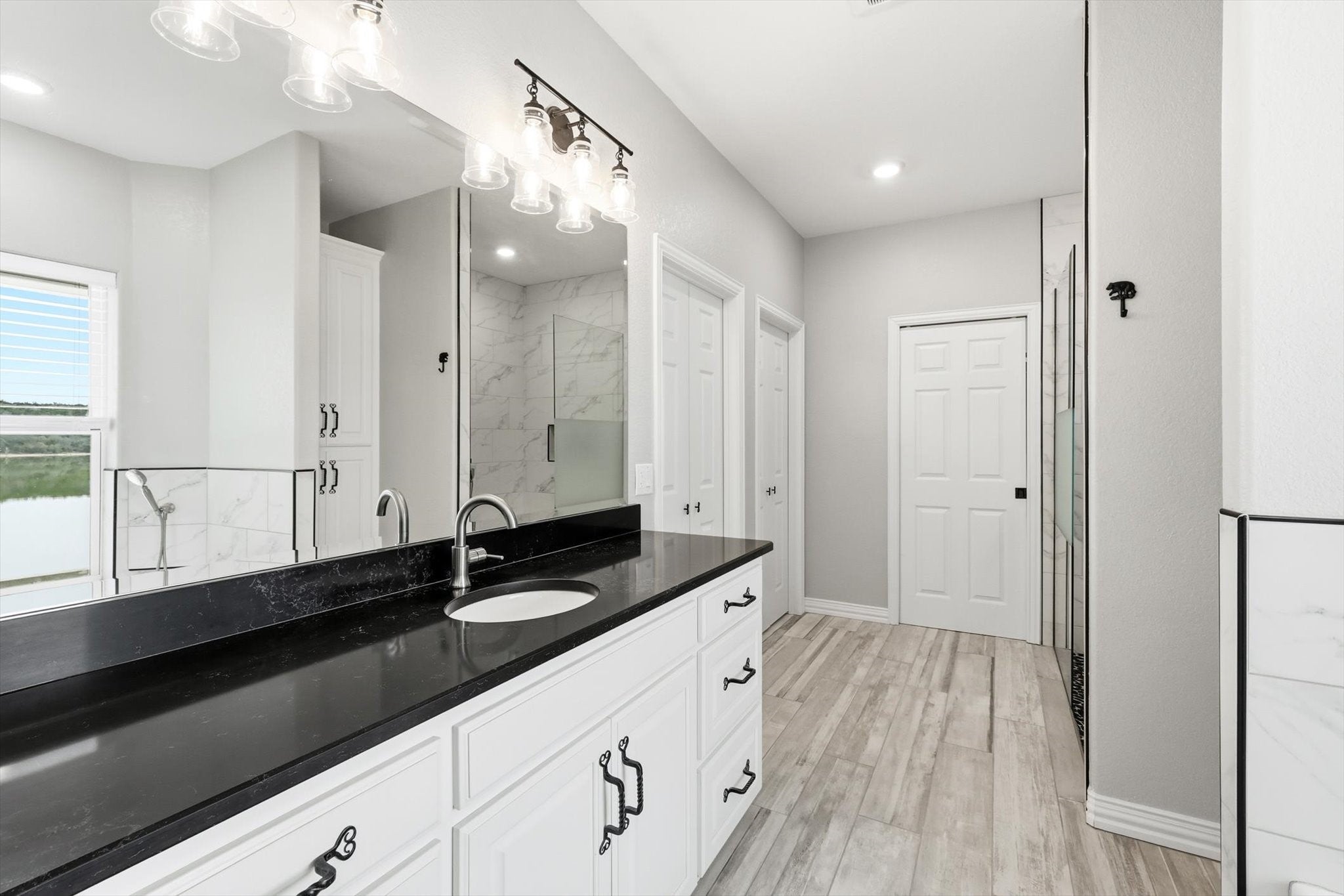 Graham, Texas, 76450, United States, 4 Bedrooms Bedrooms, ,4 BathroomsBathrooms,Residential,Active,2017097