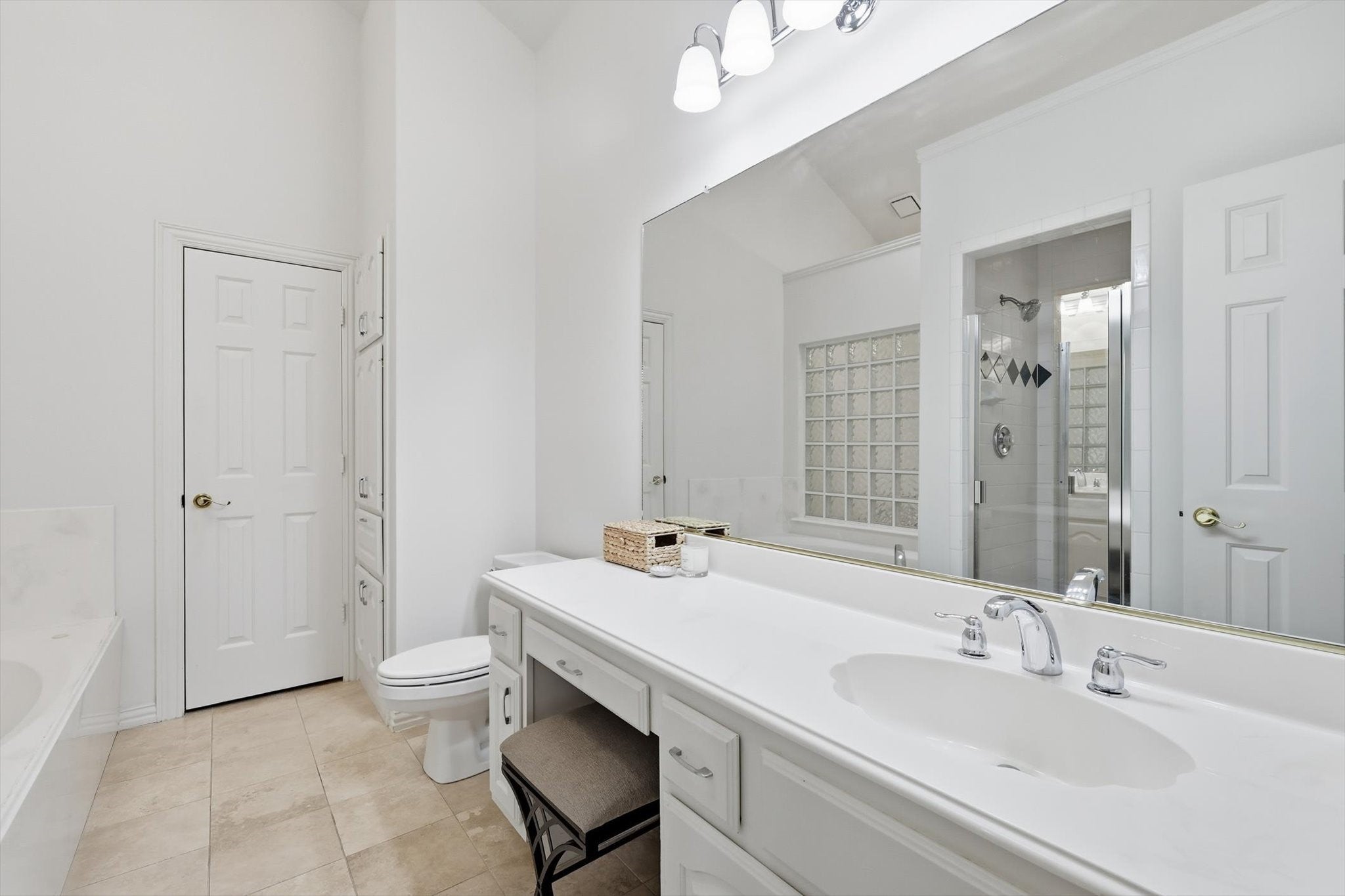 Southlake, Texas, 76092, United States, 5 Bedrooms Bedrooms, ,5 BathroomsBathrooms,Residential,Active,1966028