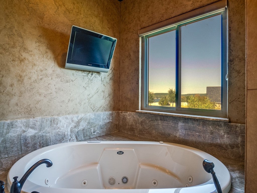 Graham, Texas, 76450, United States, 4 Bedrooms Bedrooms, ,4 BathroomsBathrooms,Residential,Active,1944034