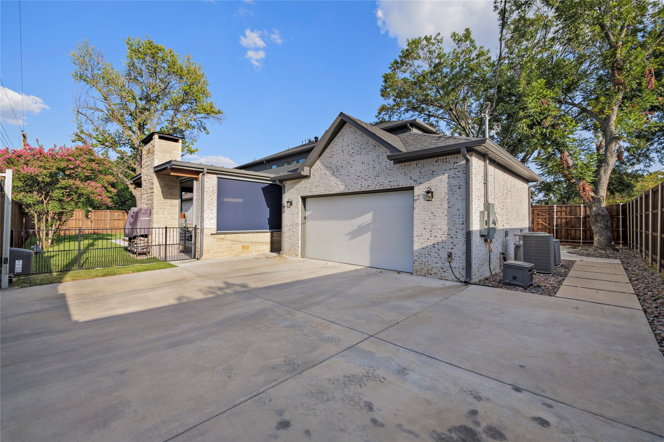 Dallas, Texas, 75244, United States, 5 Bedrooms Bedrooms, ,7 BathroomsBathrooms,Residential,Active,1905372