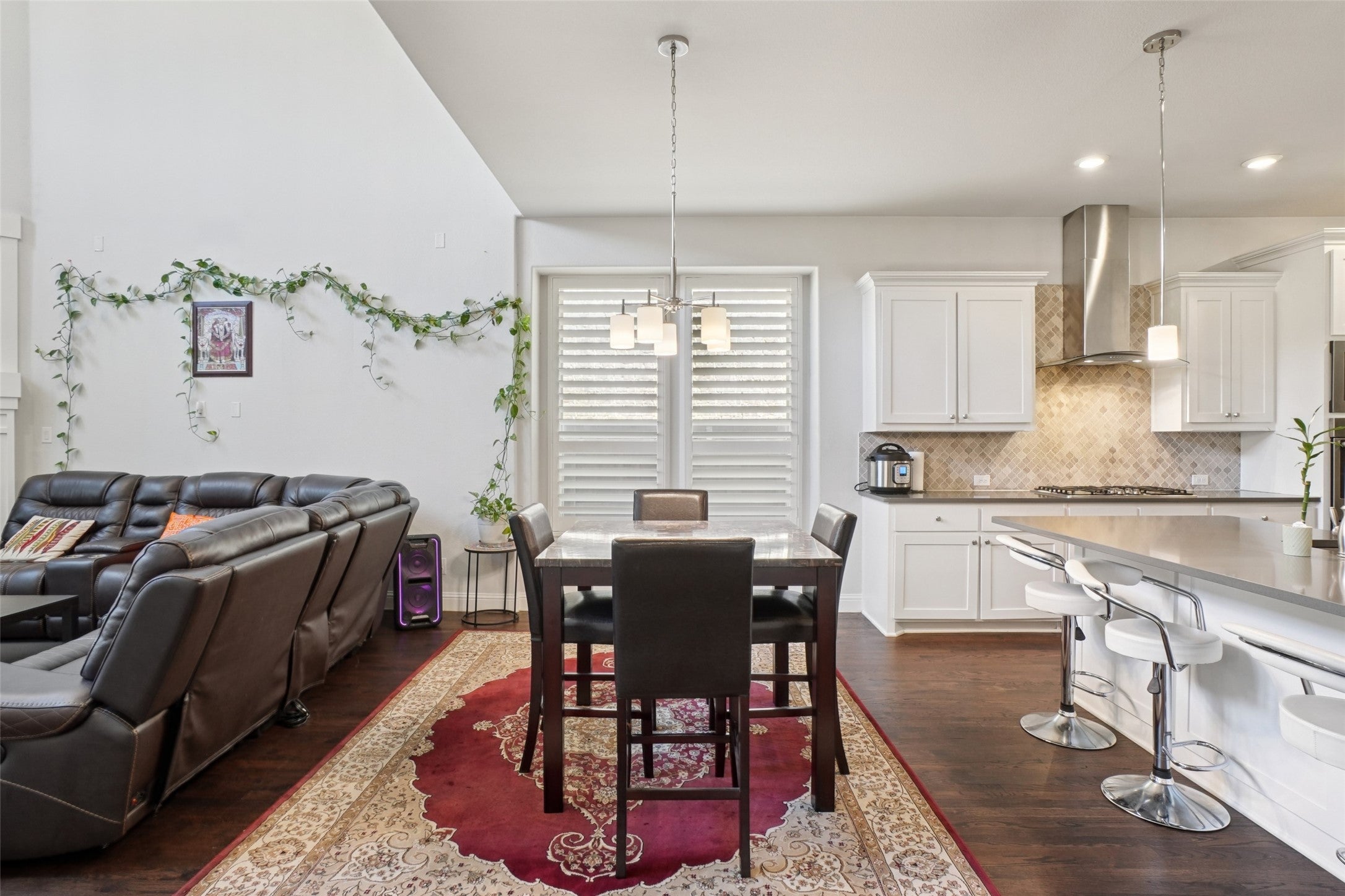 Irving, Texas, 75039, United States, 5 Bedrooms Bedrooms, ,5 BathroomsBathrooms,Residential,Active,1997879