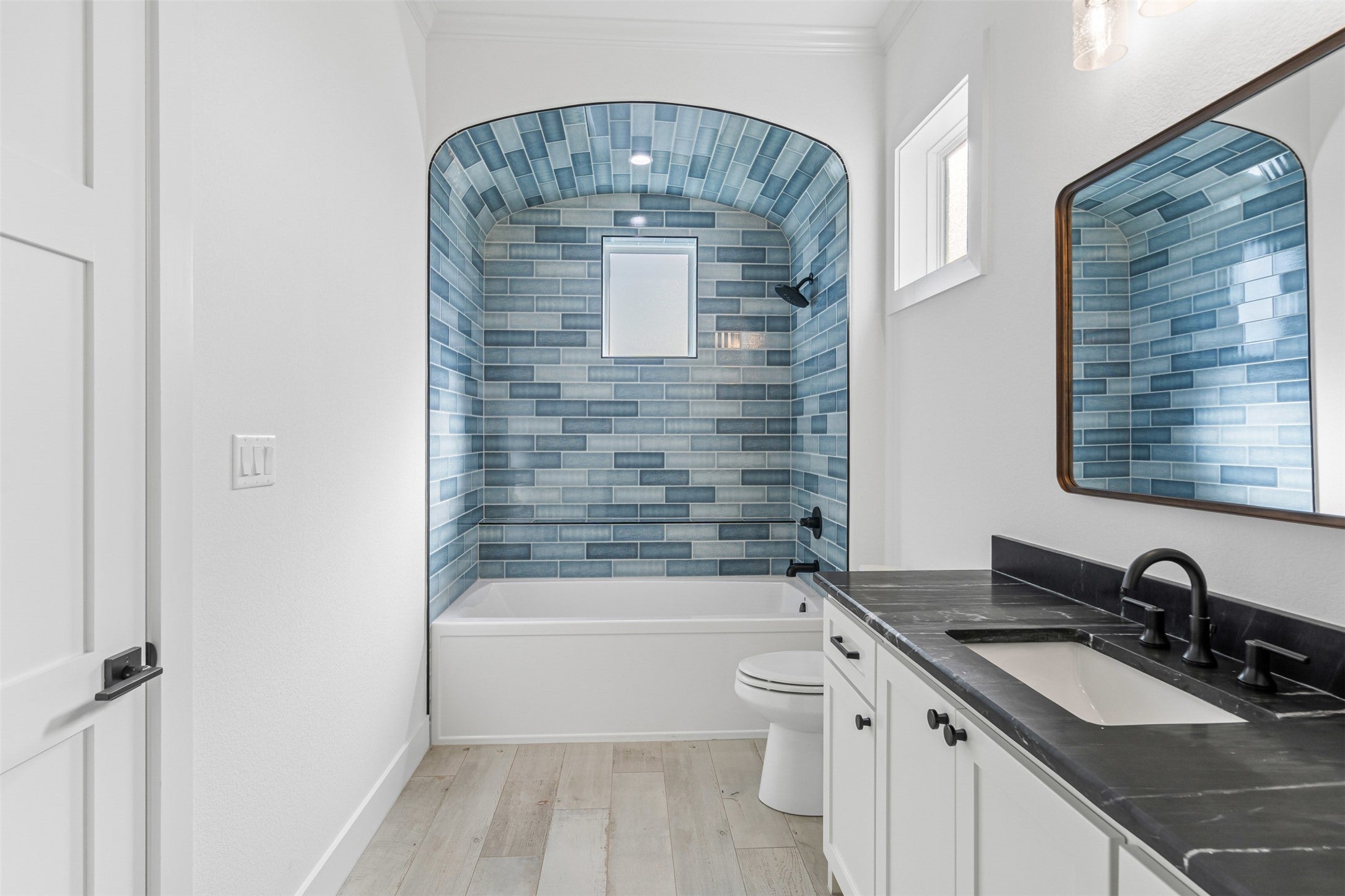 Granbury, Texas, 76048, United States, 5 Bedrooms Bedrooms, ,7 BathroomsBathrooms,Residential,Active,1909834