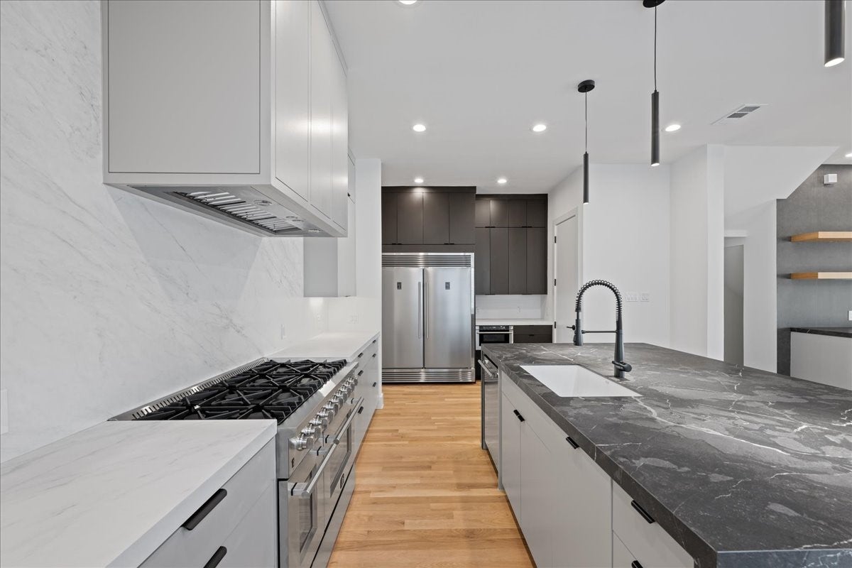 Dallas, Texas, 75204, United States, 4 Bedrooms Bedrooms, ,4 BathroomsBathrooms,Residential,Active,1929706