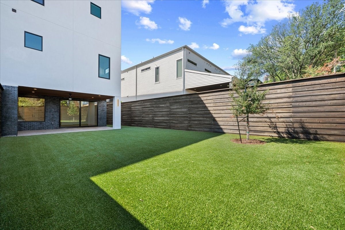 Dallas, Texas, 75204, United States, 4 Bedrooms Bedrooms, ,4 BathroomsBathrooms,Residential,Active,1929706