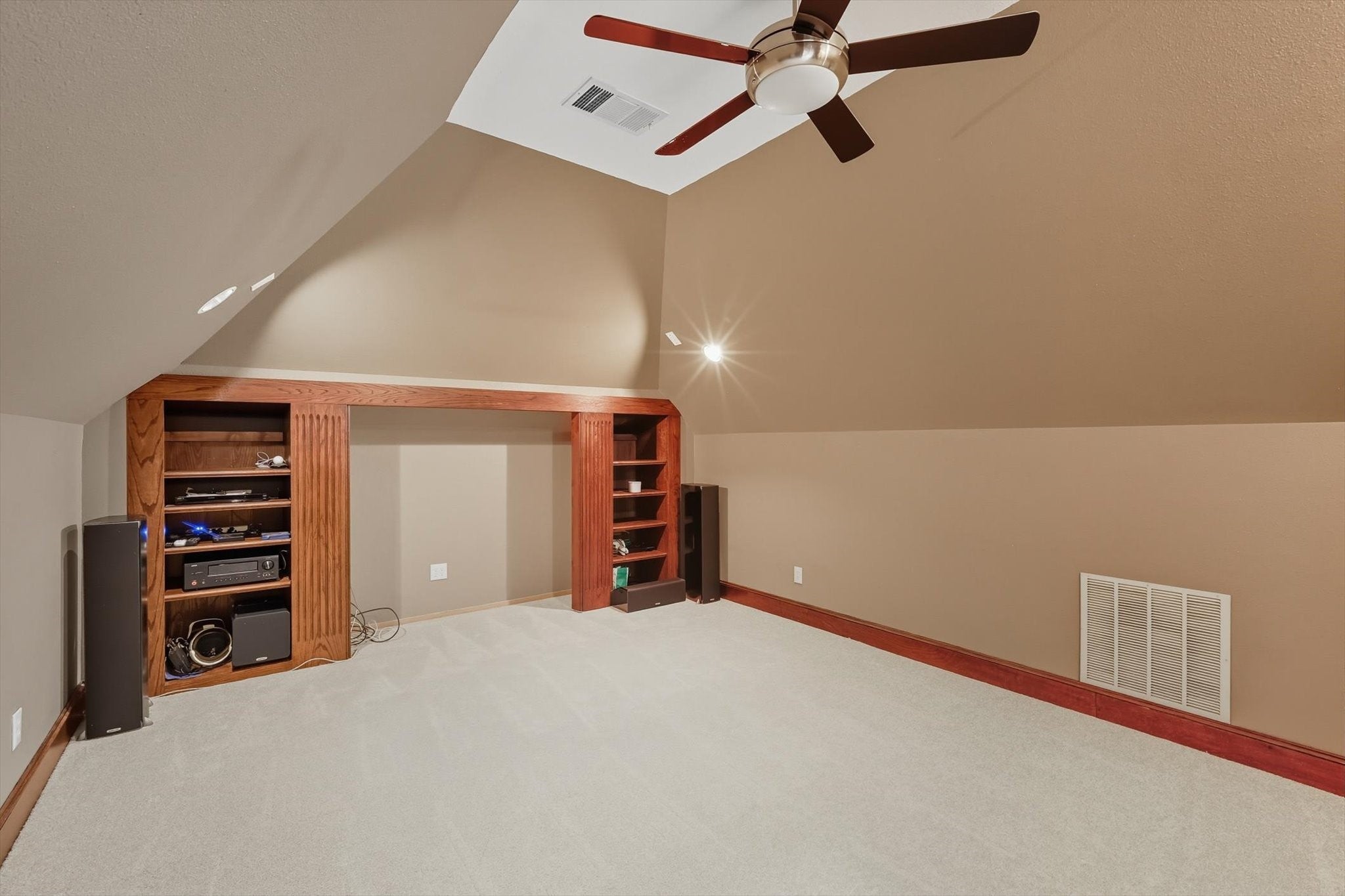 Flower Mound, Texas, 75028, United States, 4 Bedrooms Bedrooms, ,4 BathroomsBathrooms,Residential,Active,1951804