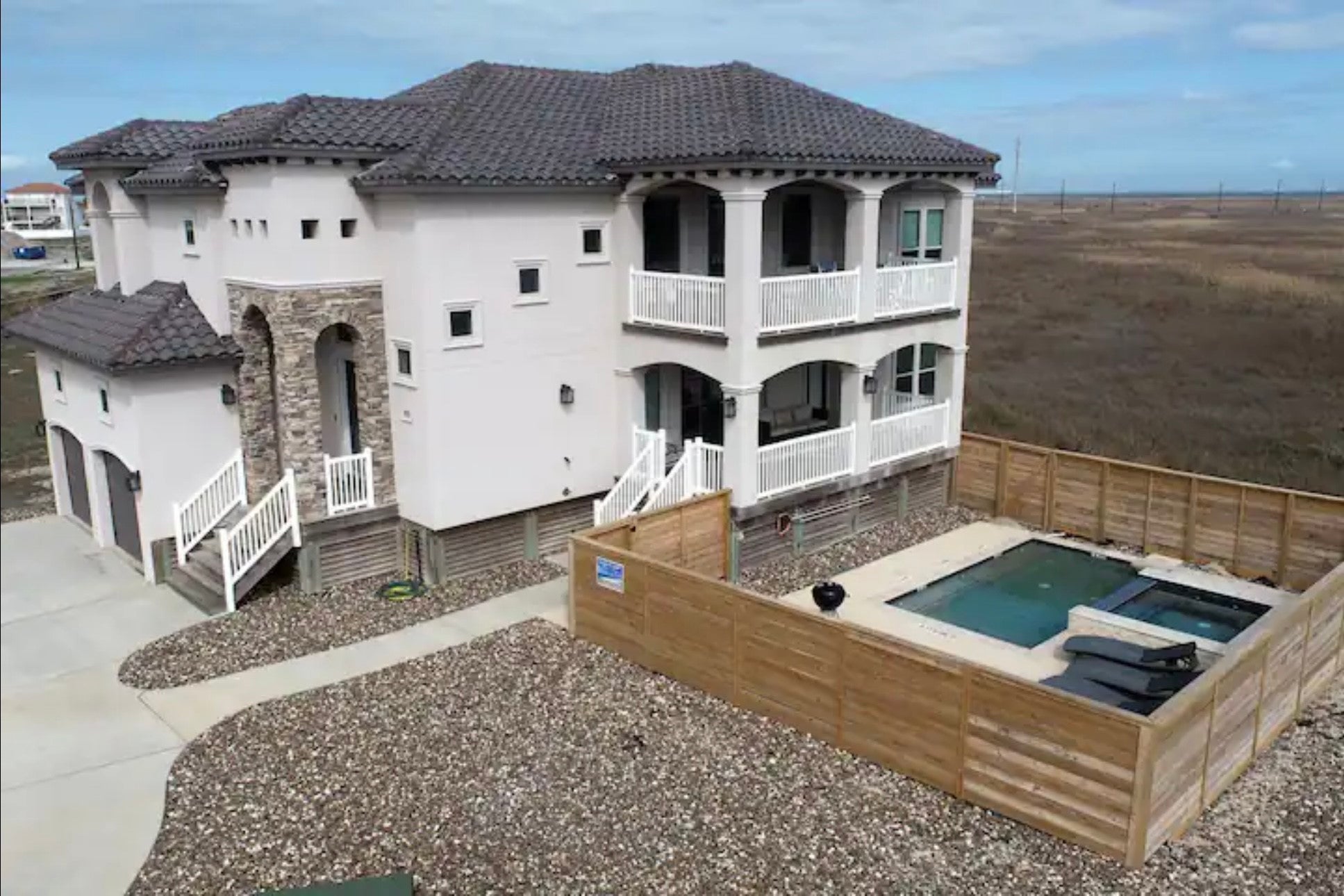 Port Aransas, Texas, 78373, United States, 4 Bedrooms Bedrooms, ,4 BathroomsBathrooms,Residential,Active,1910137