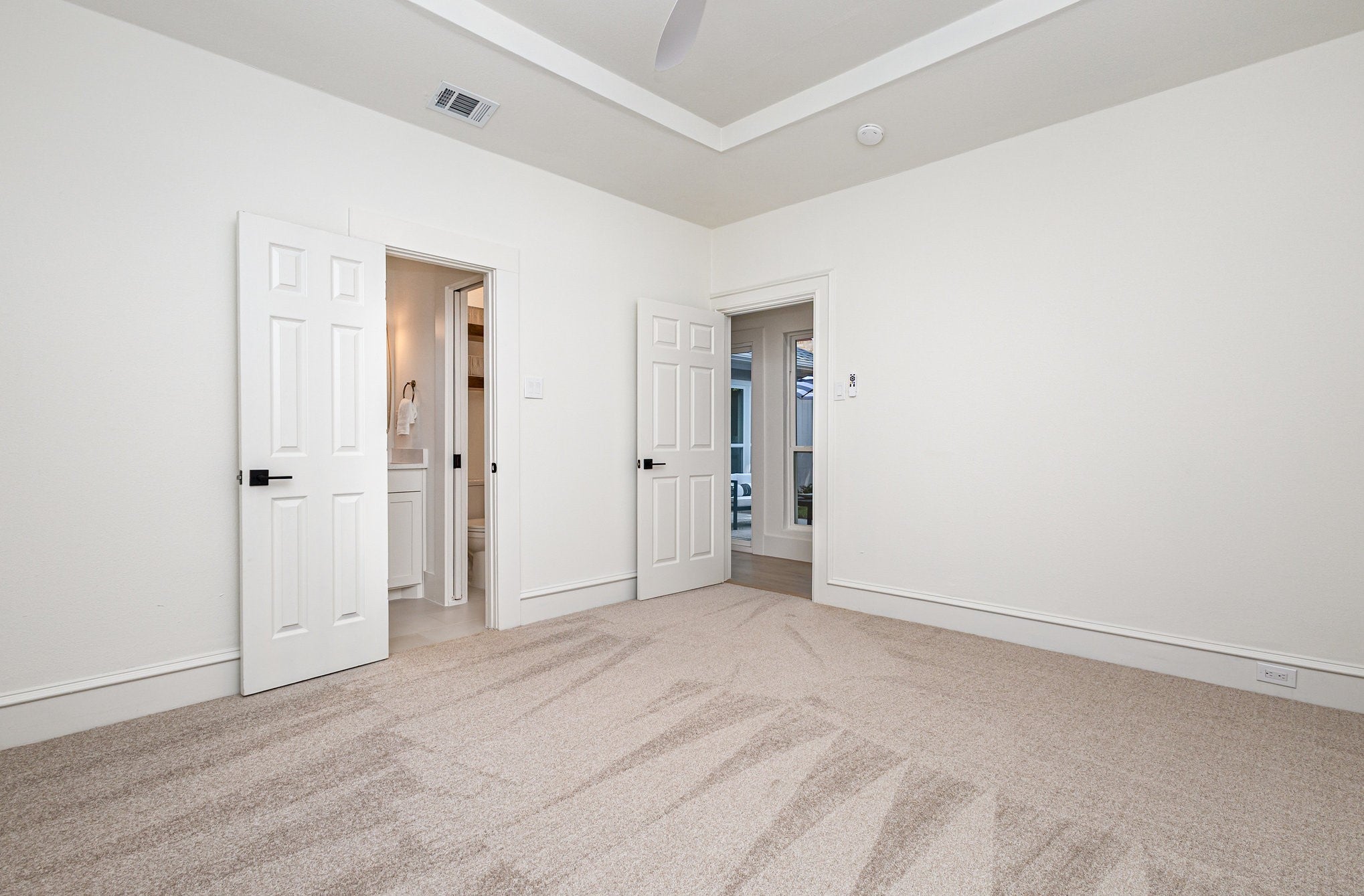 Dallas, Texas, 75214, United States, 4 Bedrooms Bedrooms, ,4 BathroomsBathrooms,Residential,Active,1909628