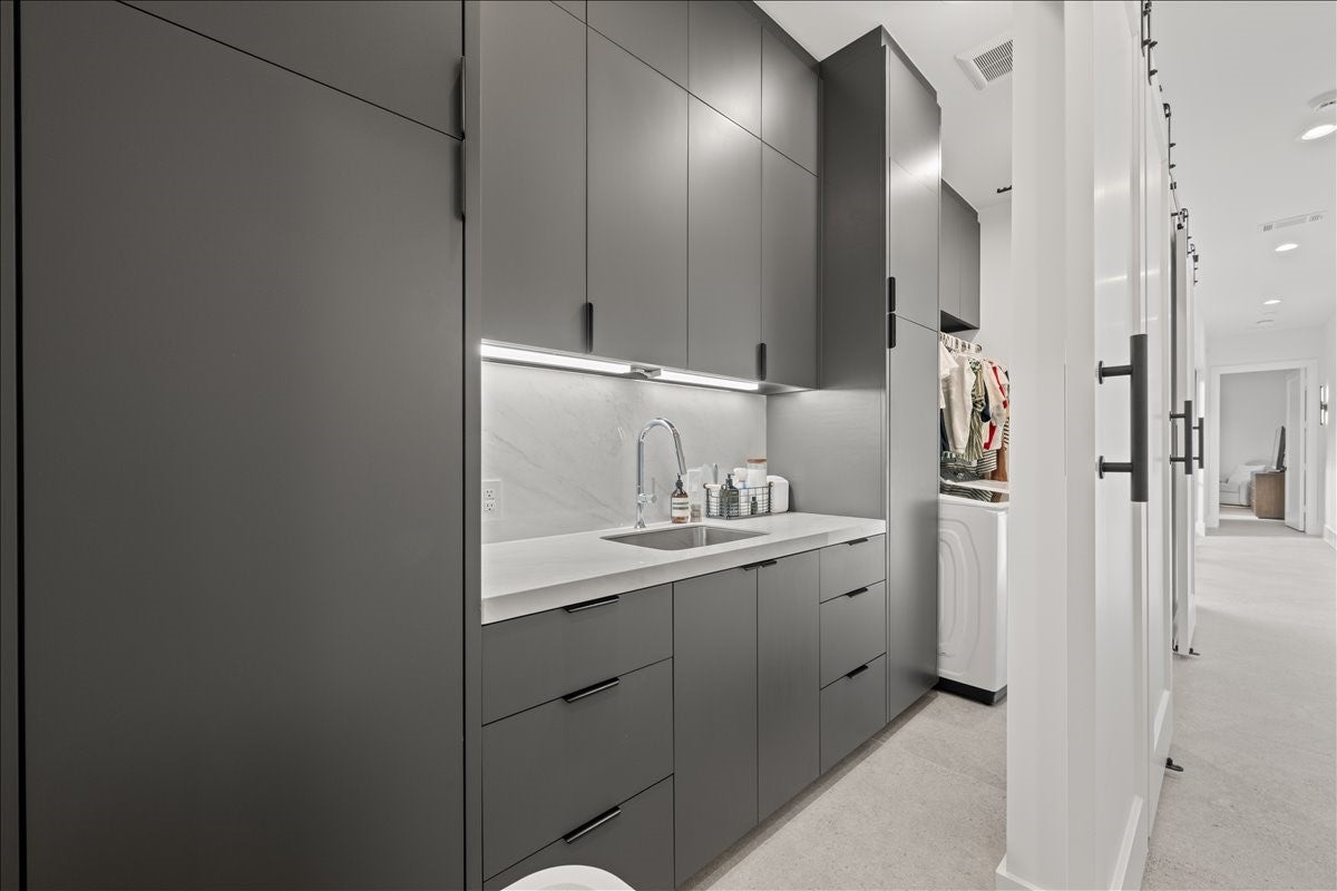 Dallas, Texas, 75206, United States, 4 Bedrooms Bedrooms, ,5 BathroomsBathrooms,Residential,Active,1967298